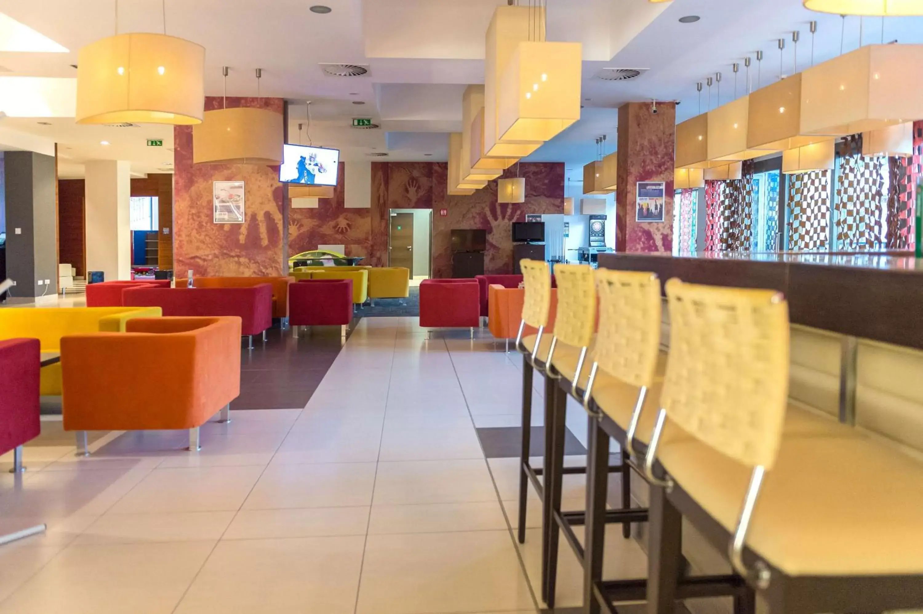 Lounge or bar, Restaurant/Places to Eat in Park Inn by Radisson Sarvar Resort & Spa