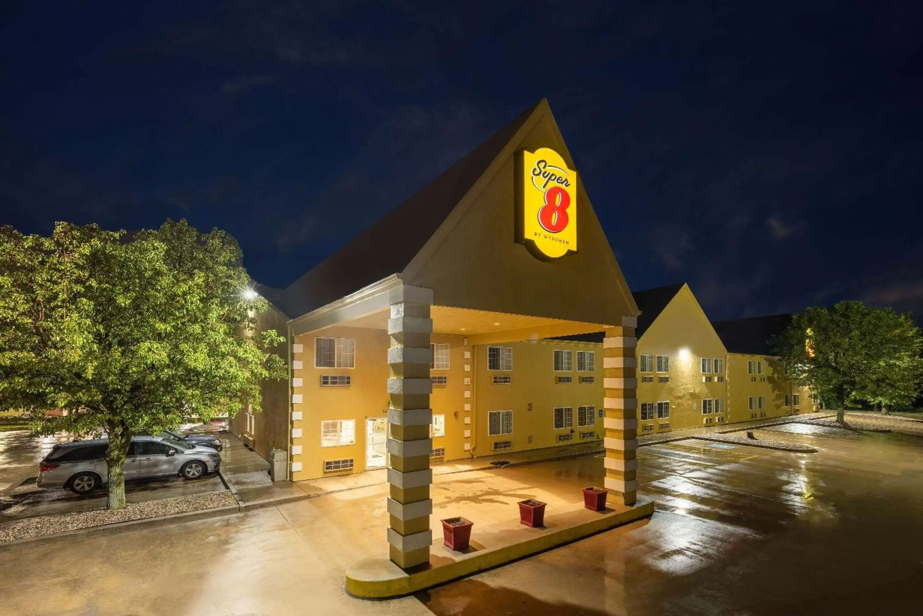 Property Building in Super 8 by Wyndham De Soto