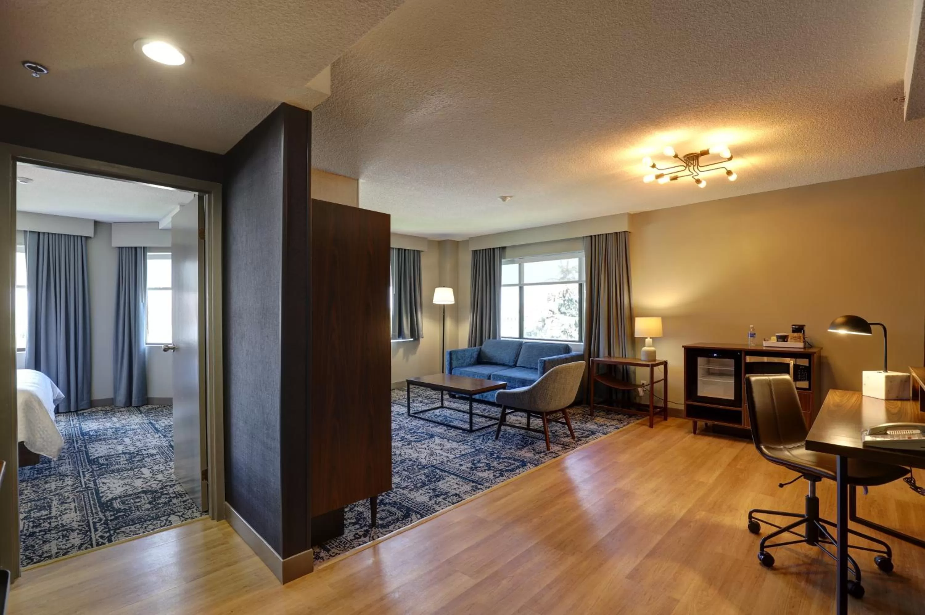 Bed in Four Points by Sheraton St. Catharines Niagara Suites