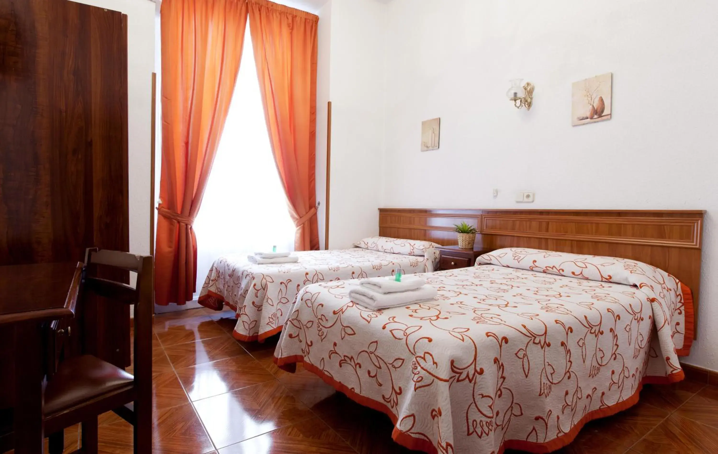 Photo of the whole room, Bed in Hostal Condestable