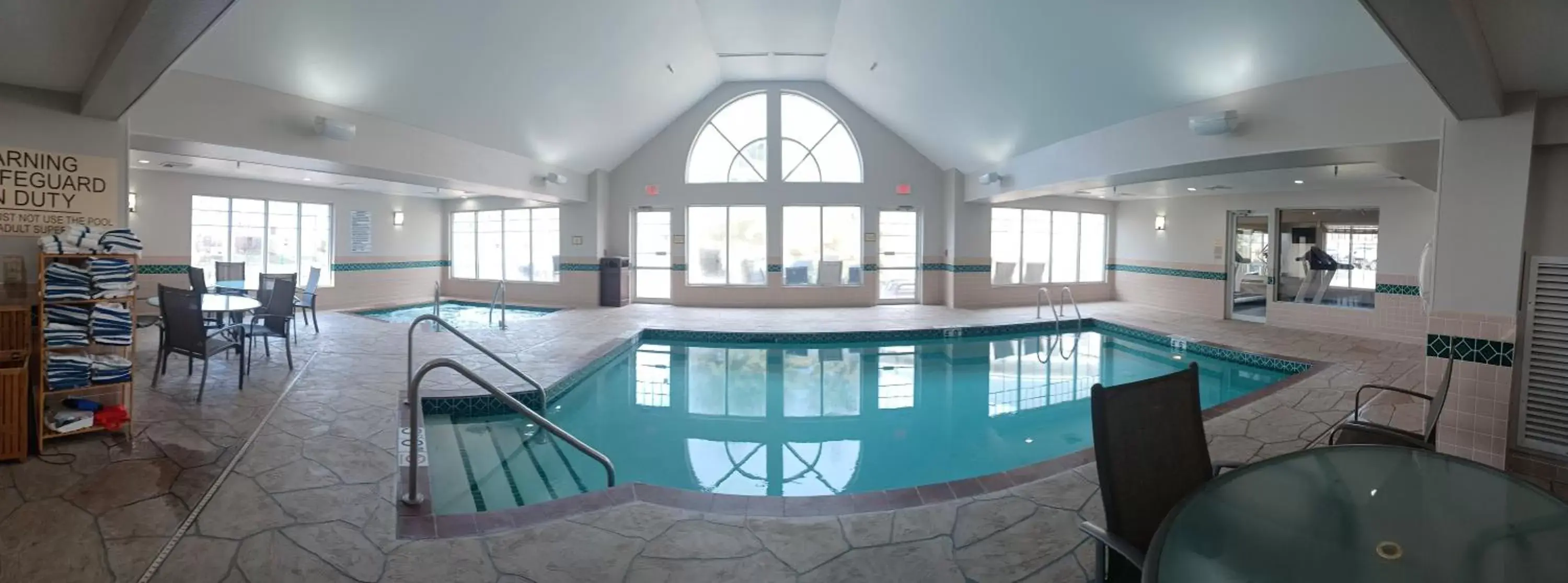 Pool view, Swimming Pool in Country Inn & Suites by Radisson, Madison, WI