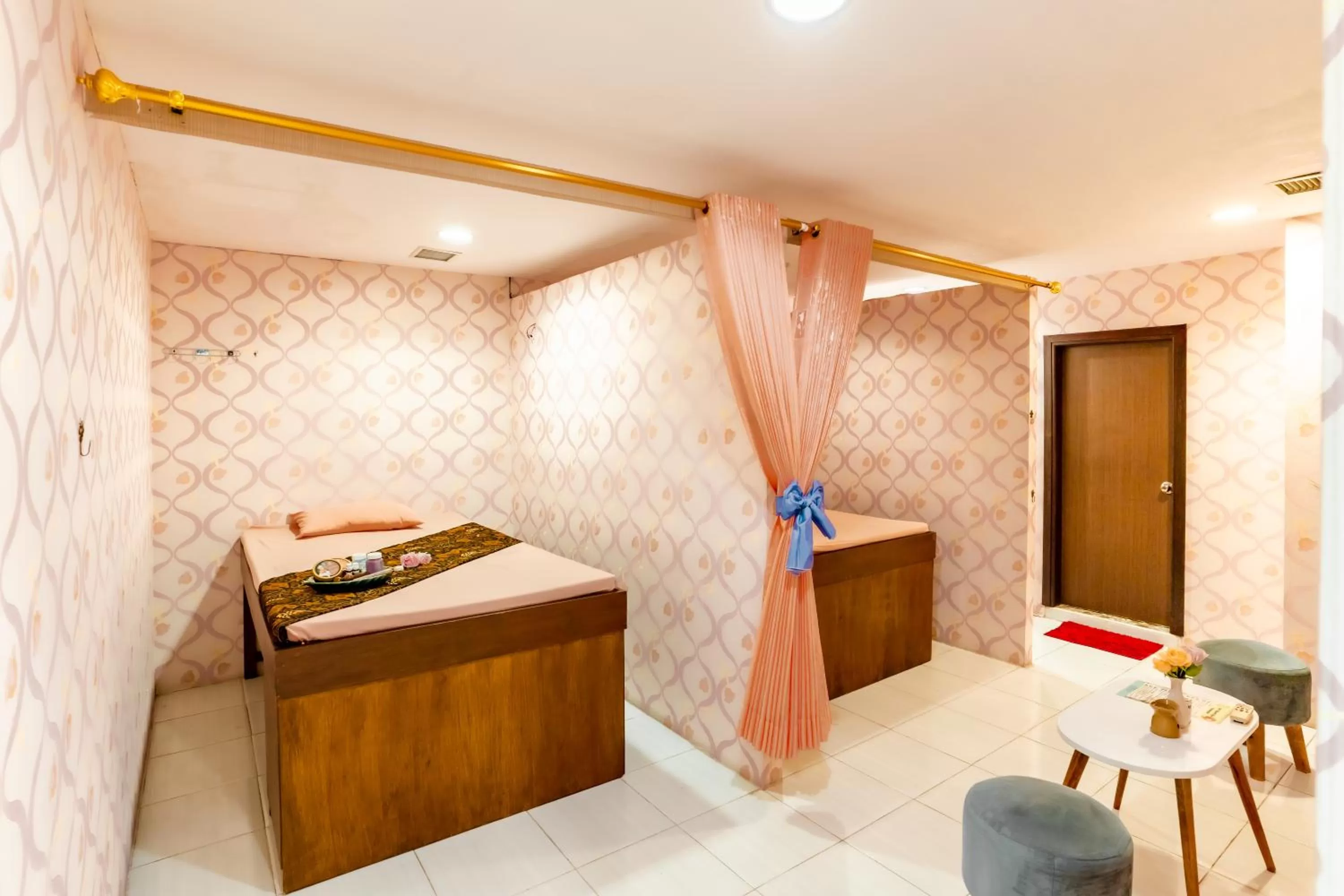 Spa and wellness centre/facilities, Bed in Swiss-Belinn Malang