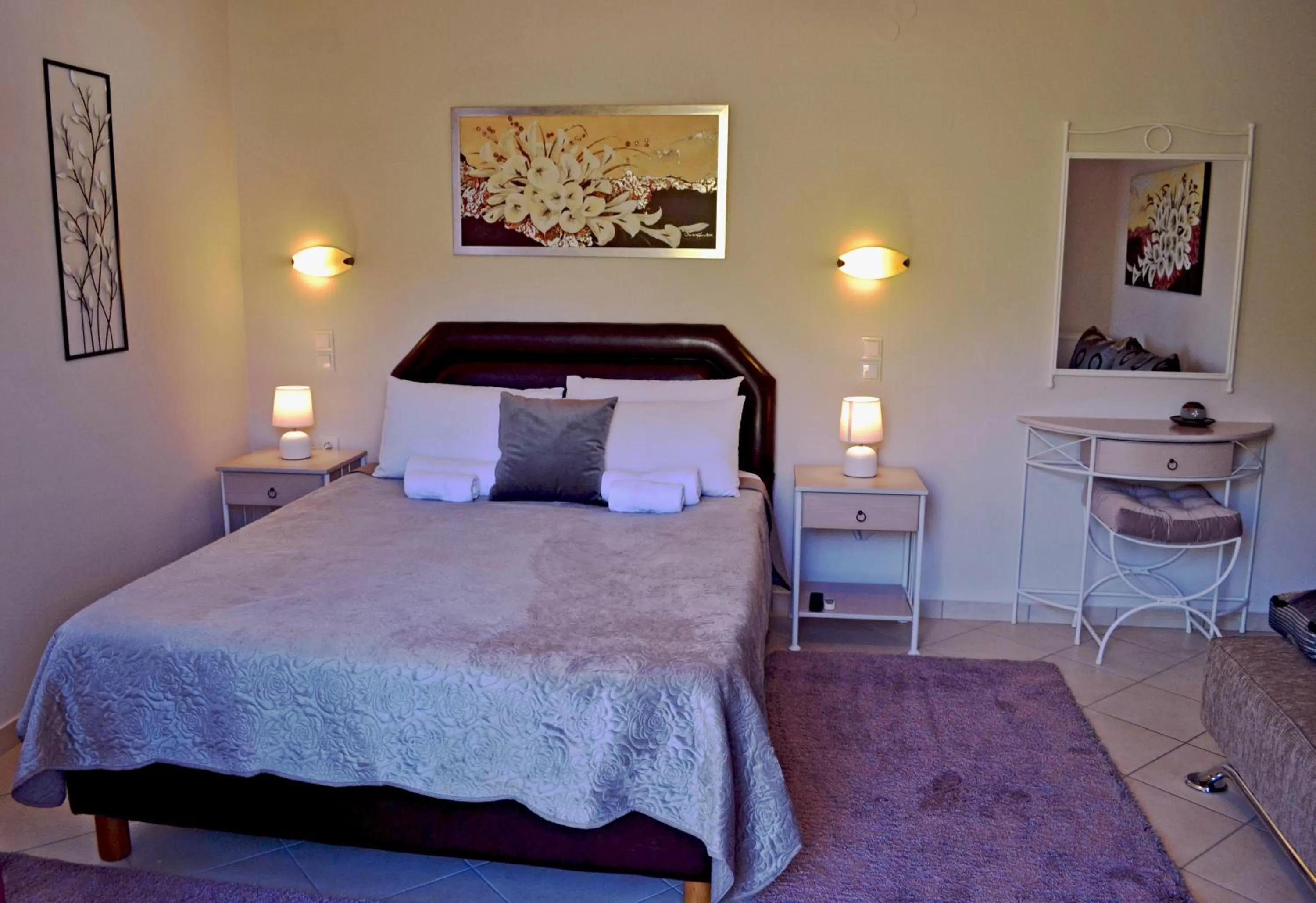 Photo of the whole room, Bed in Anesis