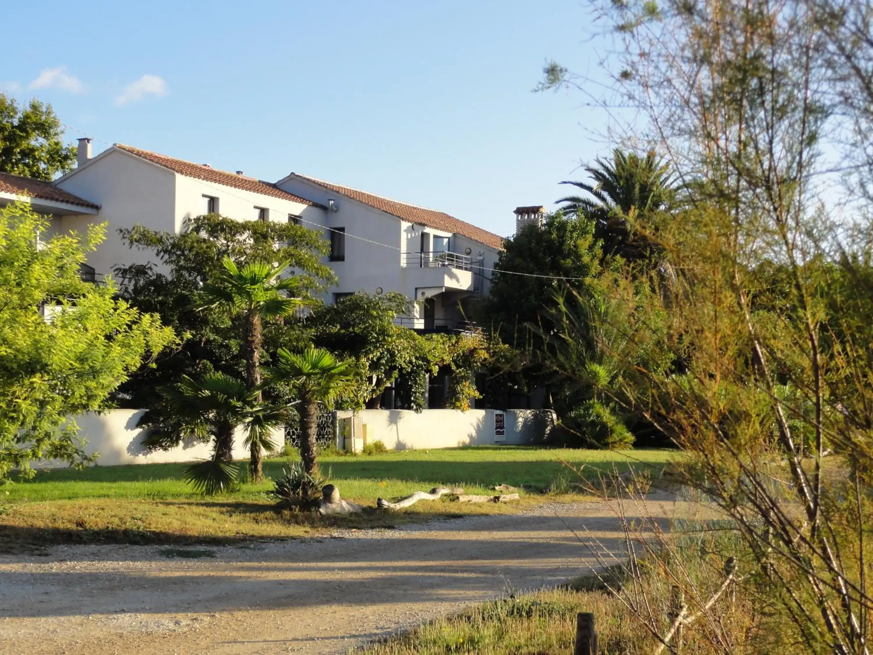 Facade/entrance, Property Building in Hotel Canal Aigues Mortes