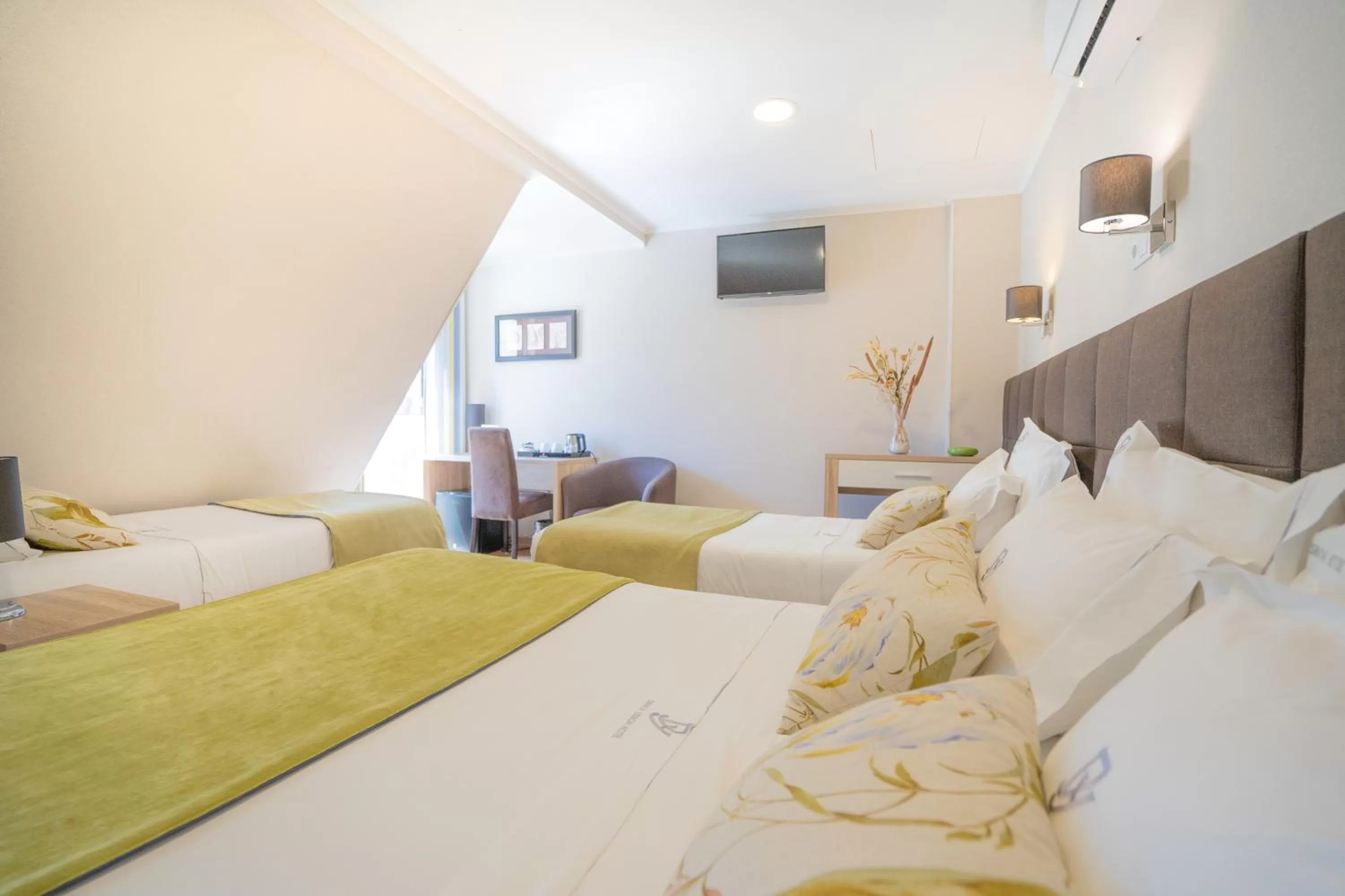 Bed in Dinya Lisbon Hotel