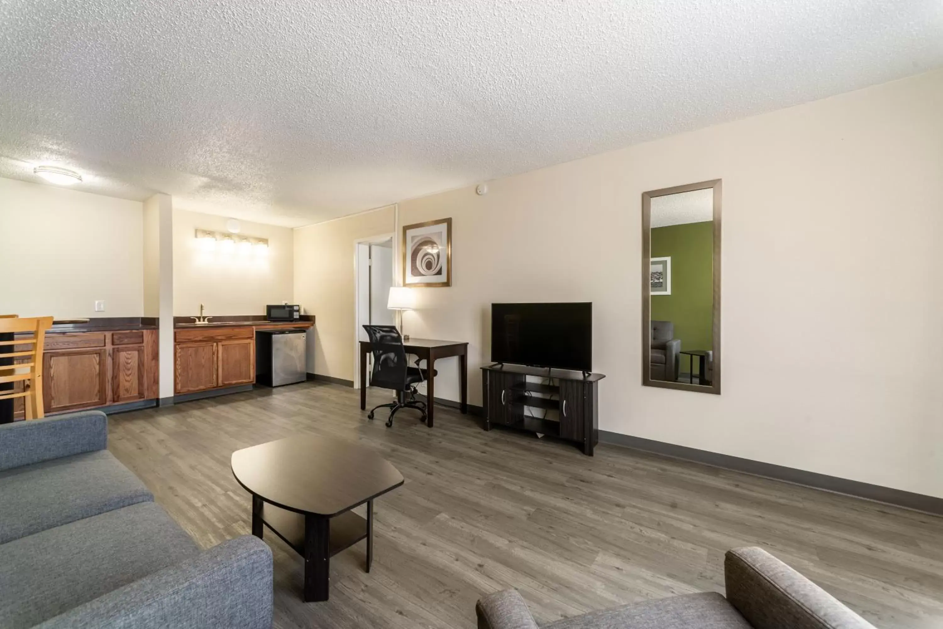 Seating Area in Quality Inn & Suites Vandalia near I-70 and Hwy 51