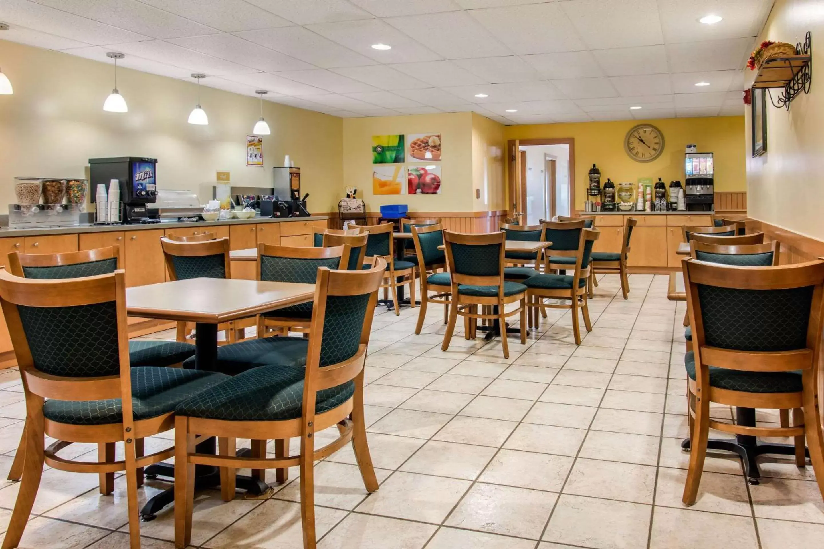 Restaurant/Places to Eat in Quality Inn at Bangor Mall