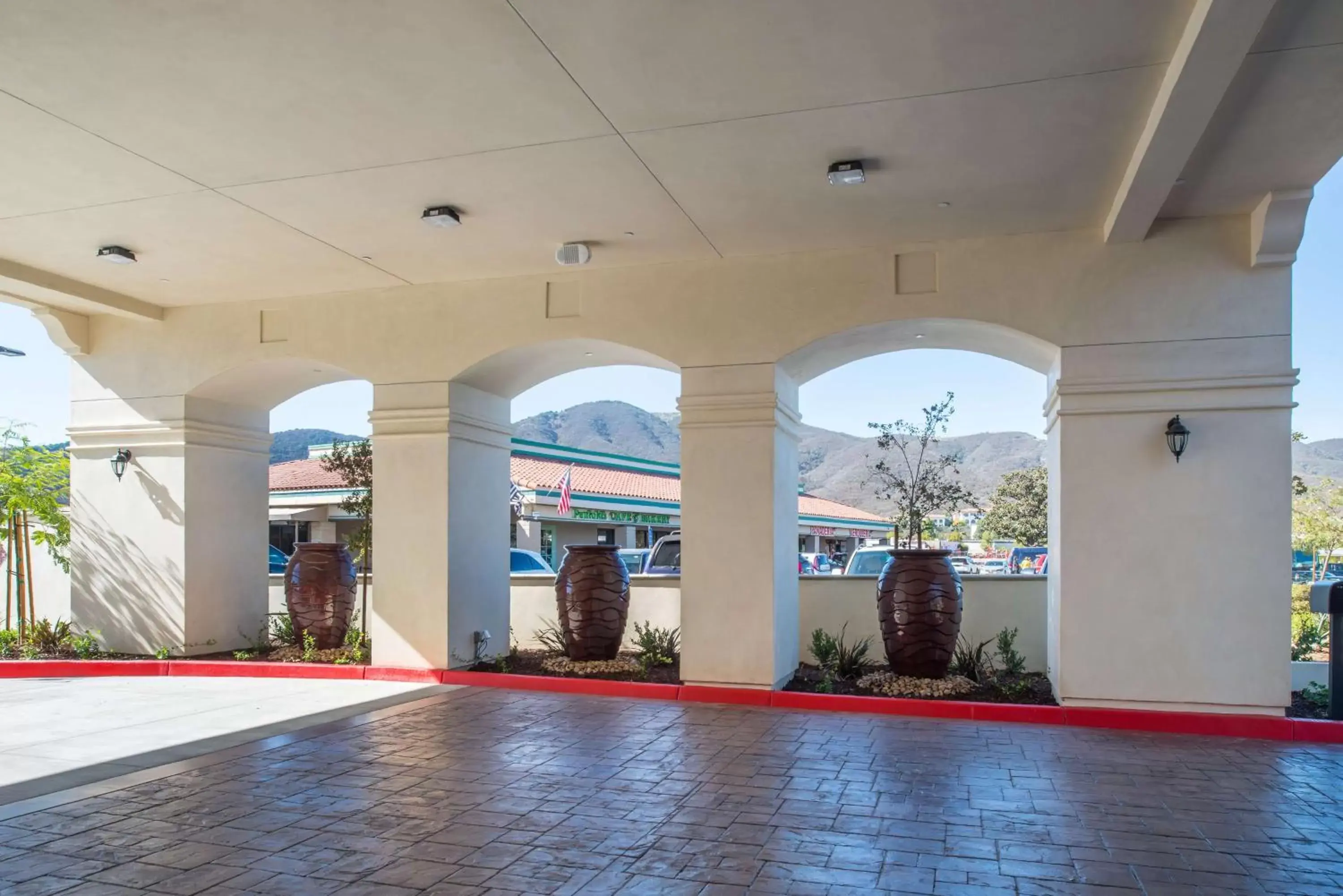 Facade/entrance, Swimming Pool in Best Western Plus Temecula Wine Country Hotel & Suites
