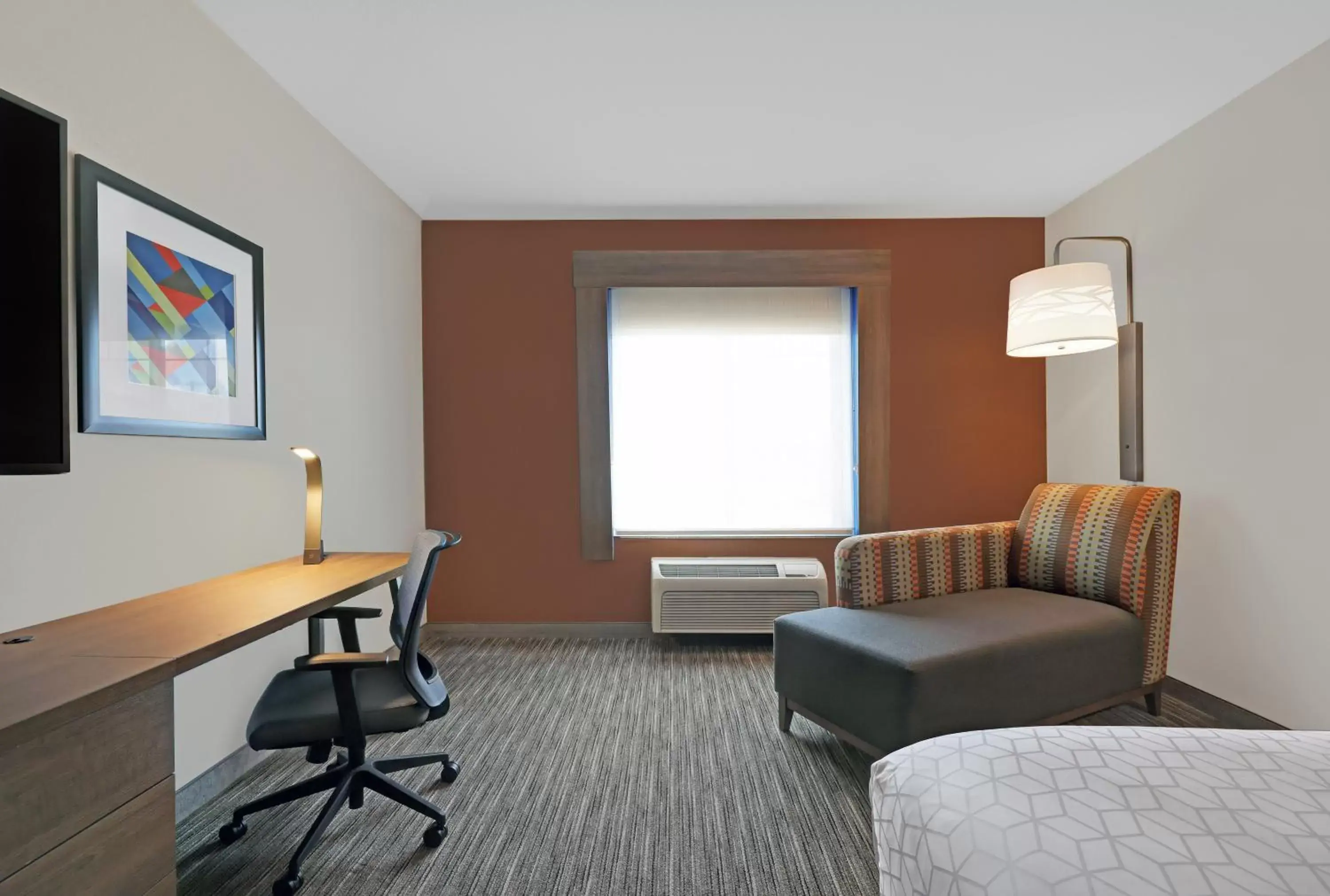 King Room - Mobility Accessible in Holiday Inn Express Newport, an IHG Hotel King Room - Mobility Accessible in Holiday Inn Express Newport, an IHG Hotel