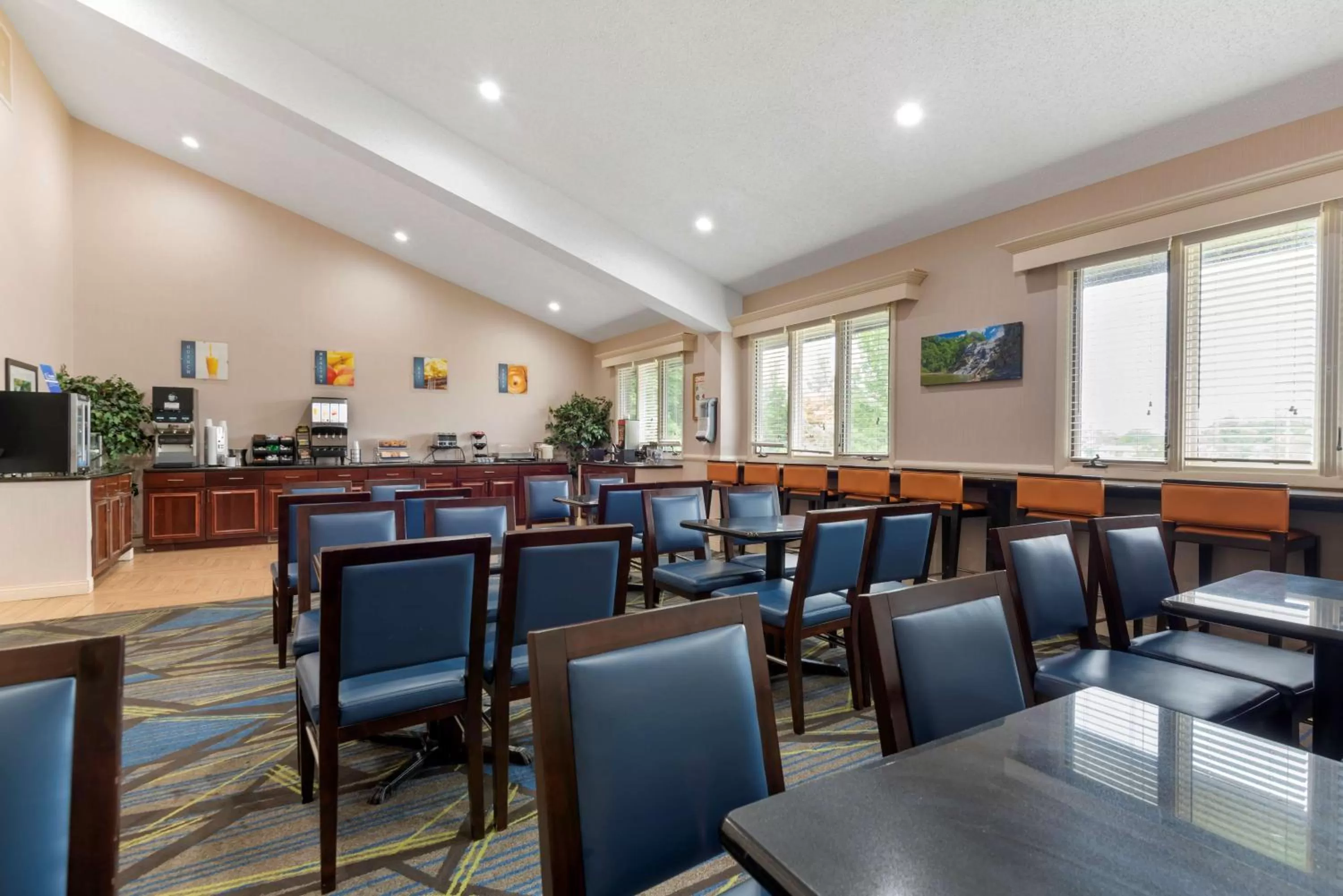 Breakfast in Best Western University Inn