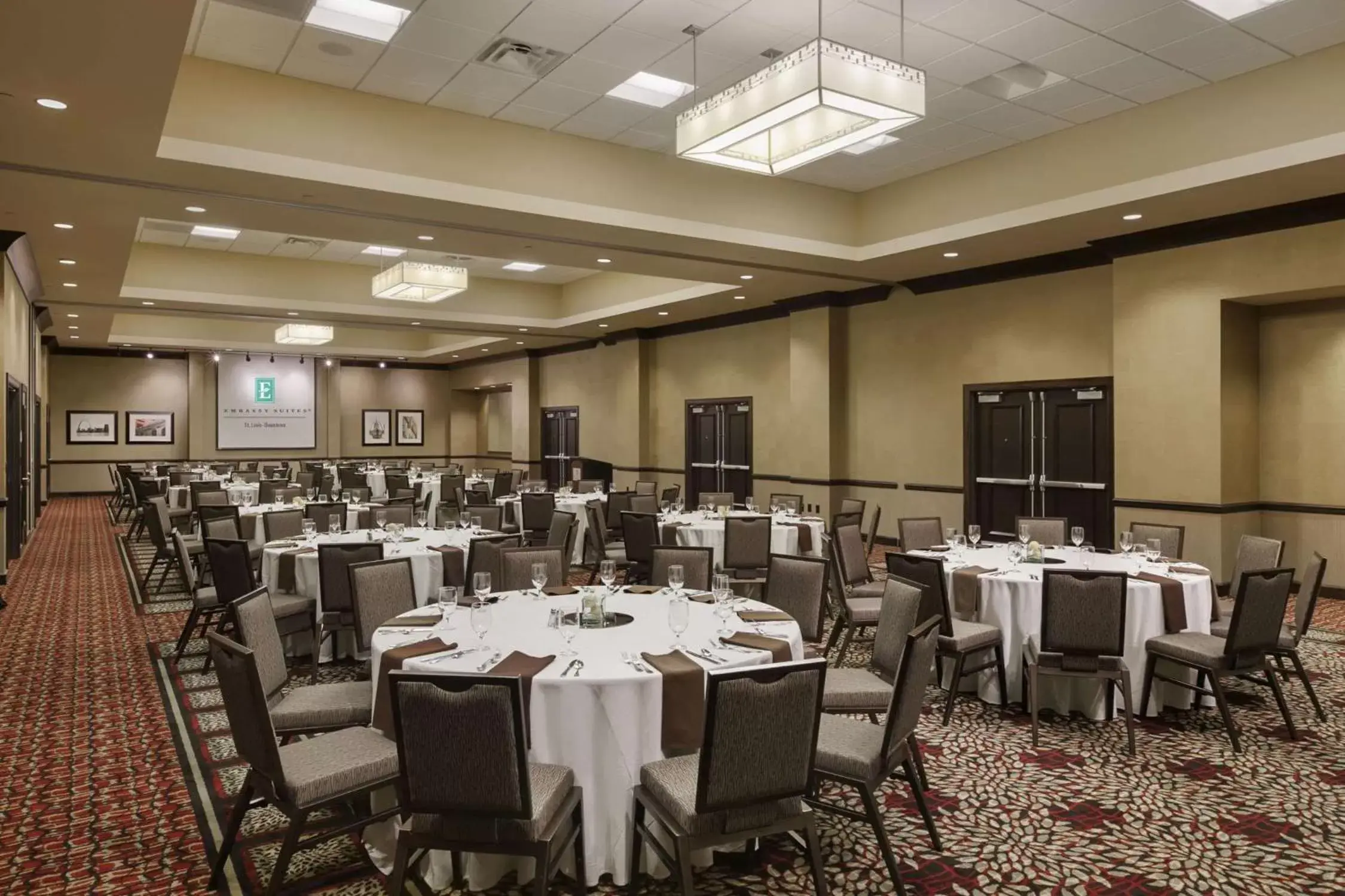 Restaurant/places to eat, Banquet Facilities in Embassy Suites Saint Louis - Downtown