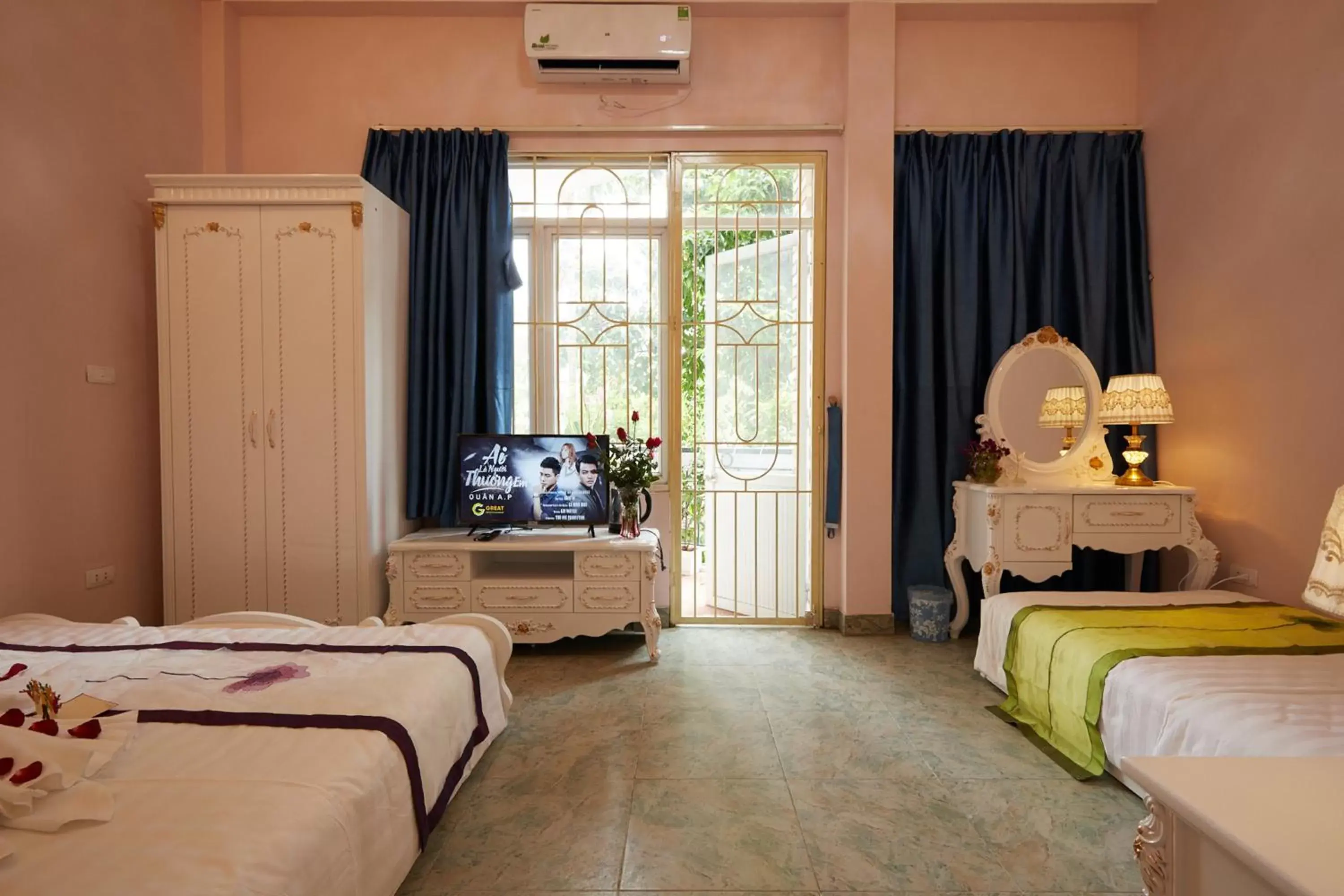 Photo of the whole room, Bed in Lucky Budda Inn Villa Photo of the whole room, Bed in Lucky Budda Inn Villa