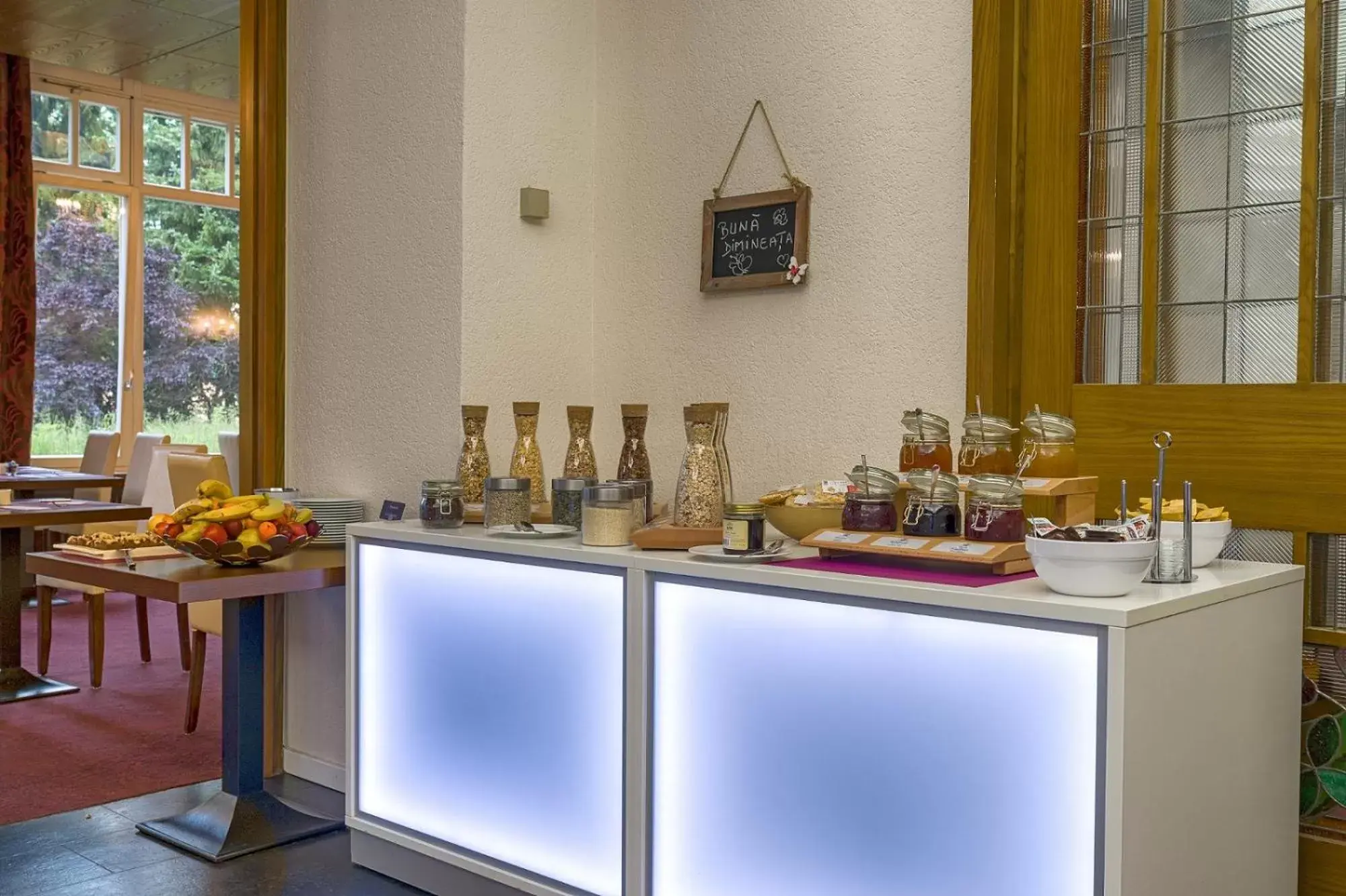 Buffet breakfast, Kitchen/Kitchenette in Sure Hotel by Best Western Bad Dürrheim