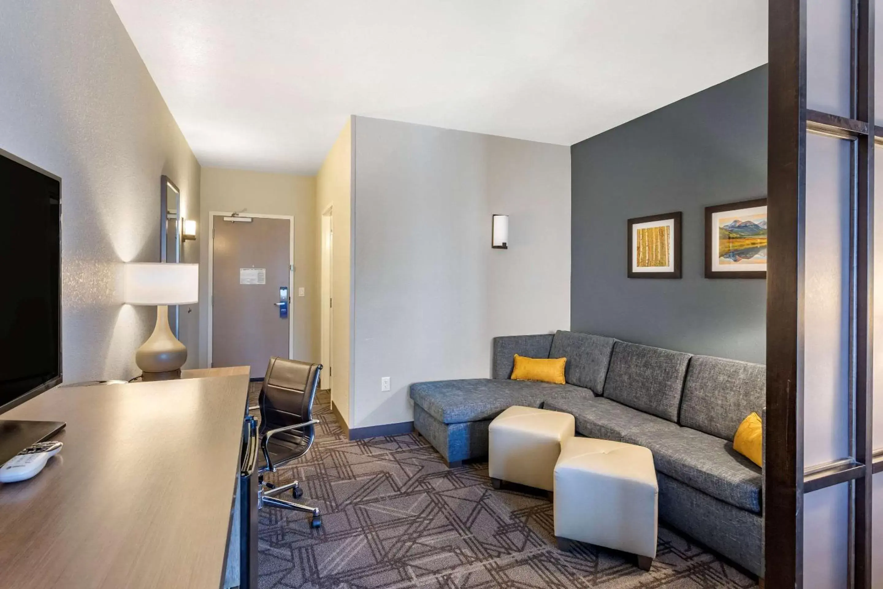 Bedroom, Seating Area in Comfort Inn & Suites Salt Lake City Airport