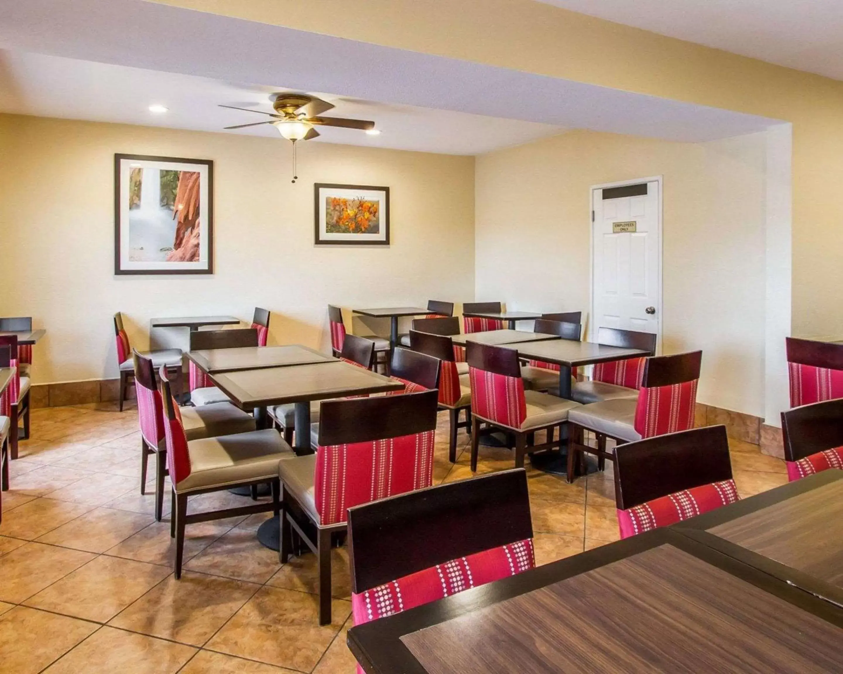 Restaurant/Places to Eat in Comfort Inn Near Grand Canyon