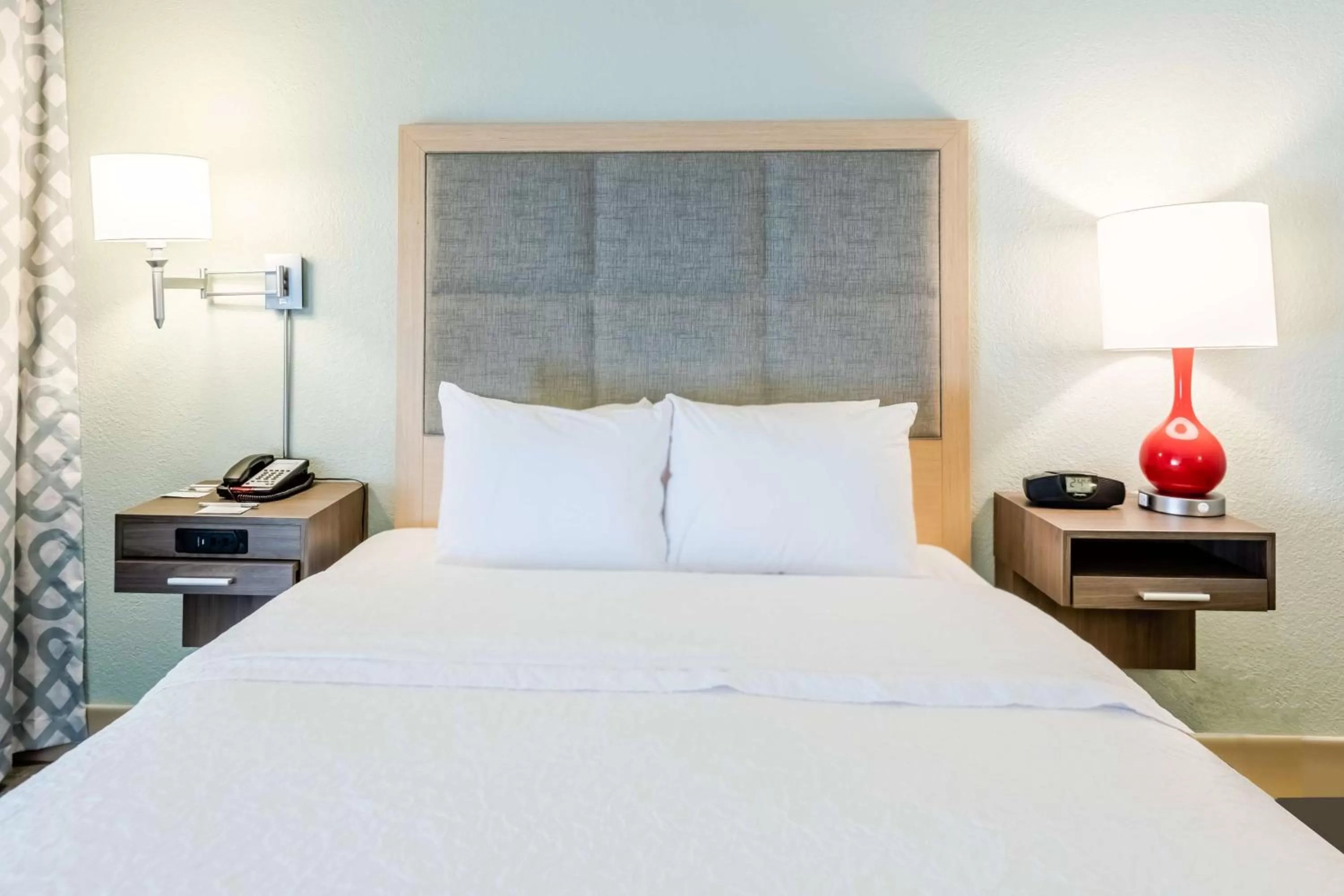 Bed in Hampton Inn St Charles St Peters