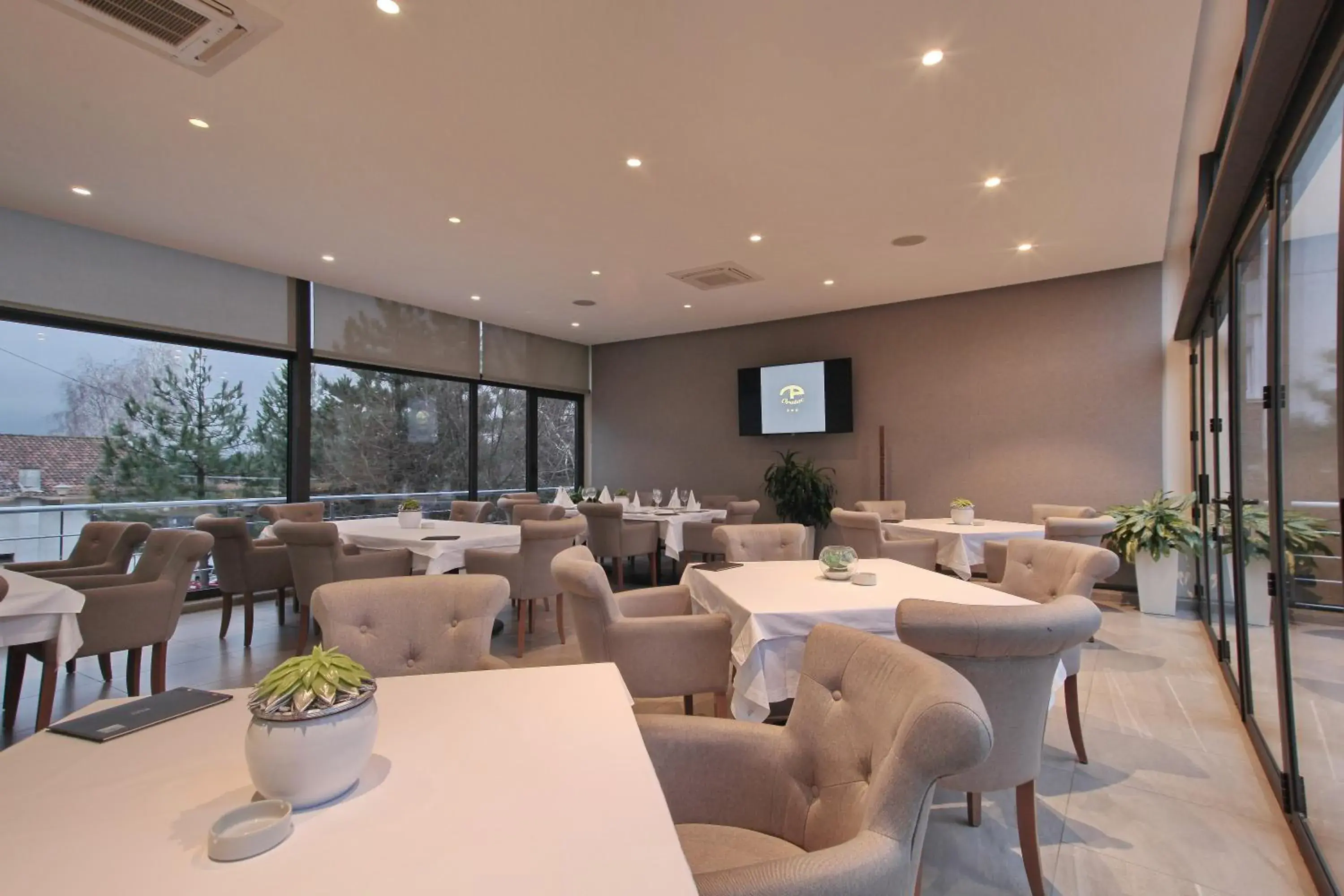 Communal lounge/ TV room, Lounge/Bar in Hotel Orasac