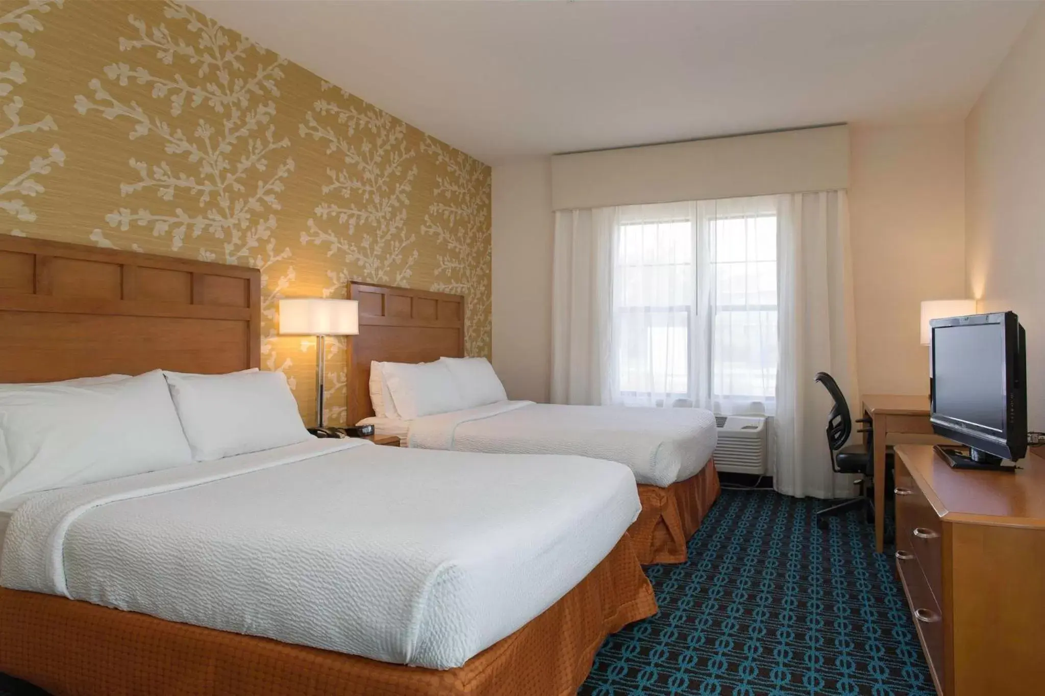 Photo of the whole room, Bed in Fairfield Inn and Suites Santa Rosa Sebastopol