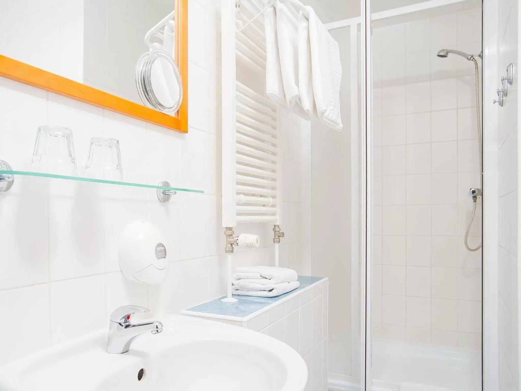 Bathroom in Cloister Inn Hotel