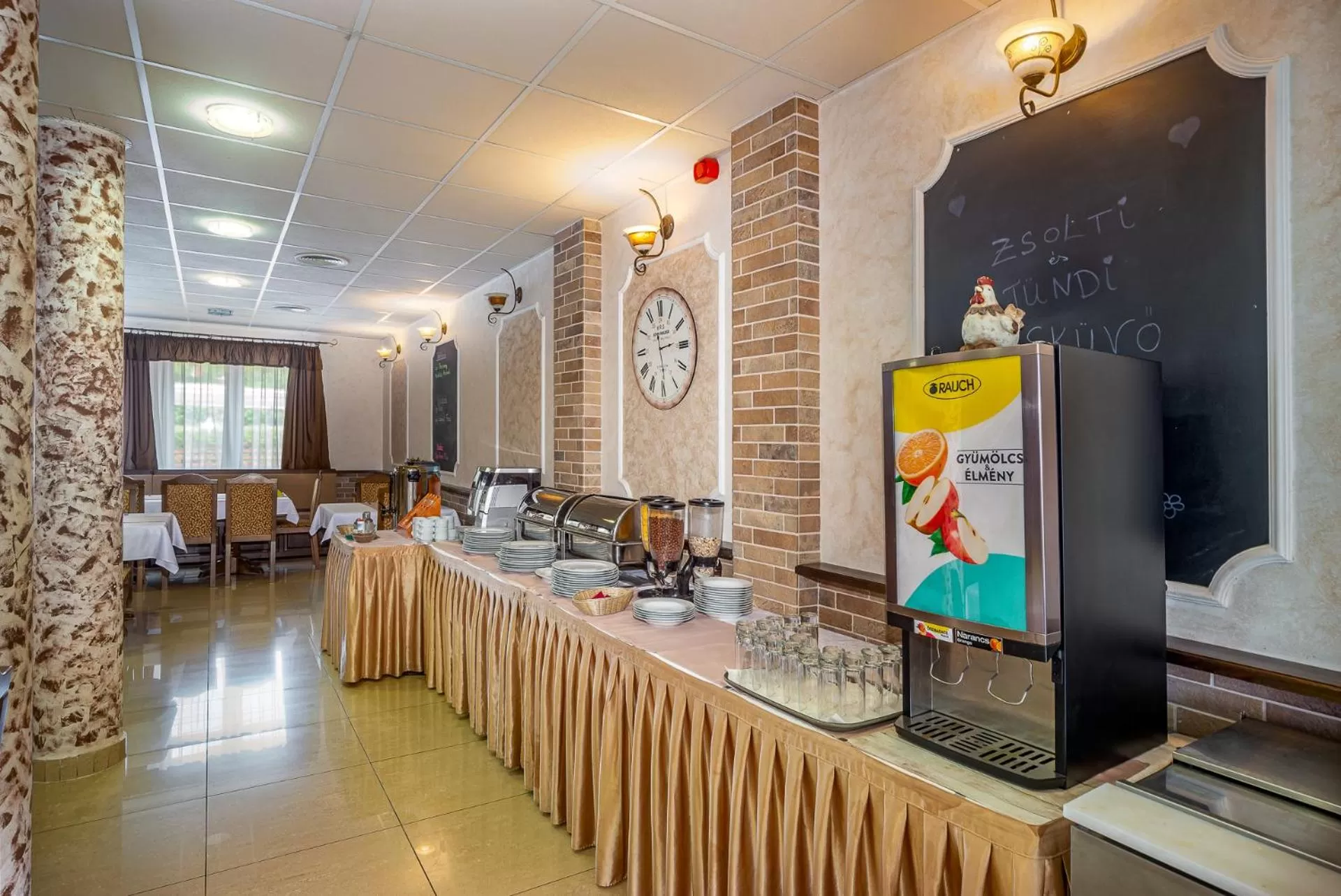 Restaurant/places to eat in Nefelejcs Hotel