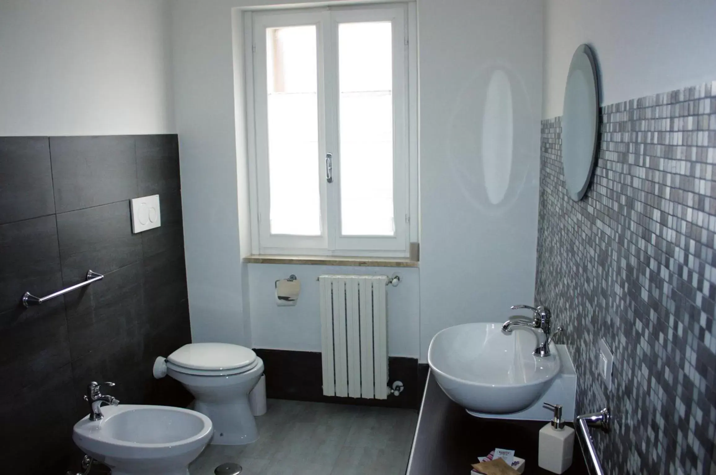 Day, Bathroom in Oasi di Francesca B&B