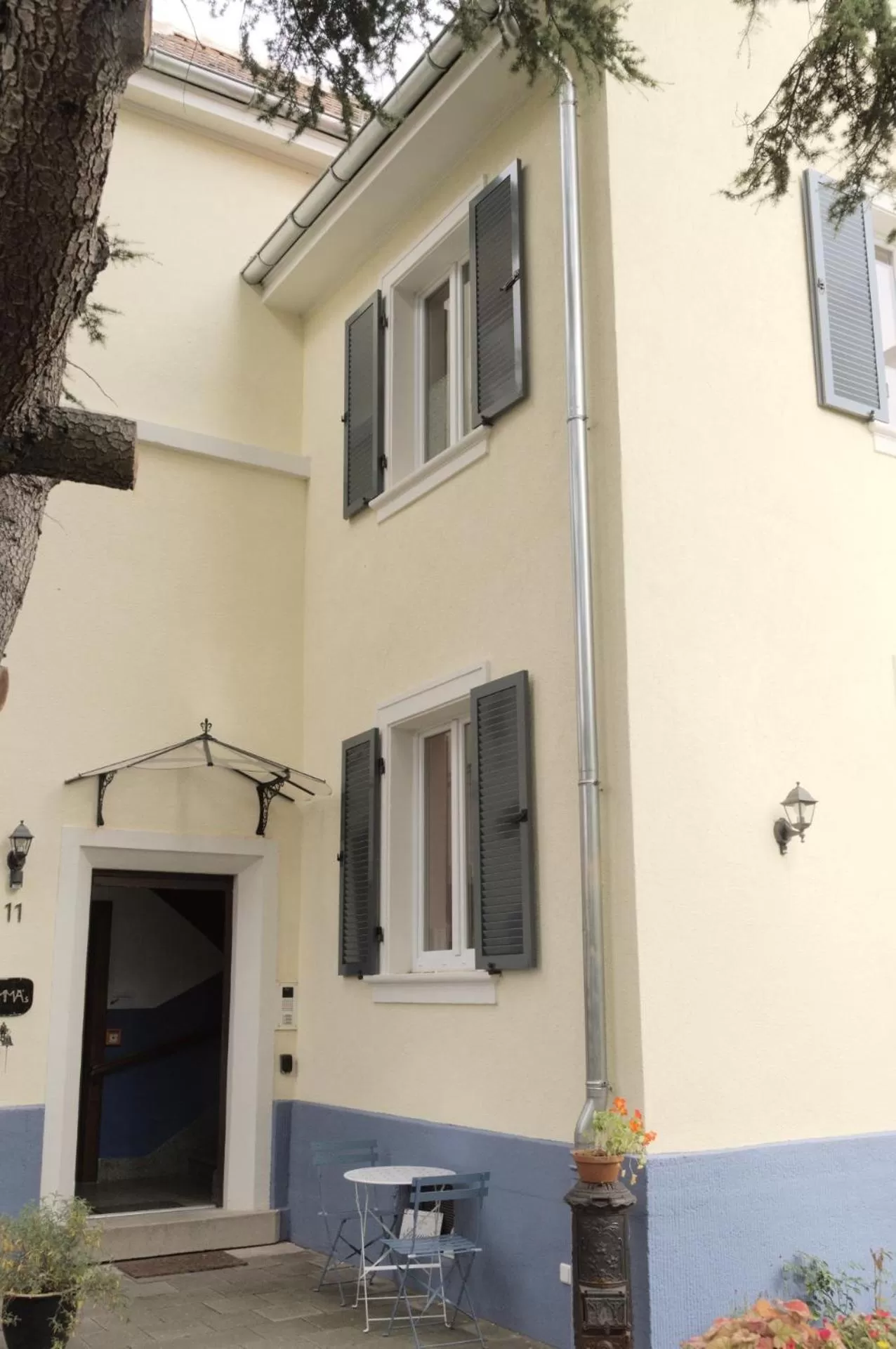 Facade/entrance in Emmas