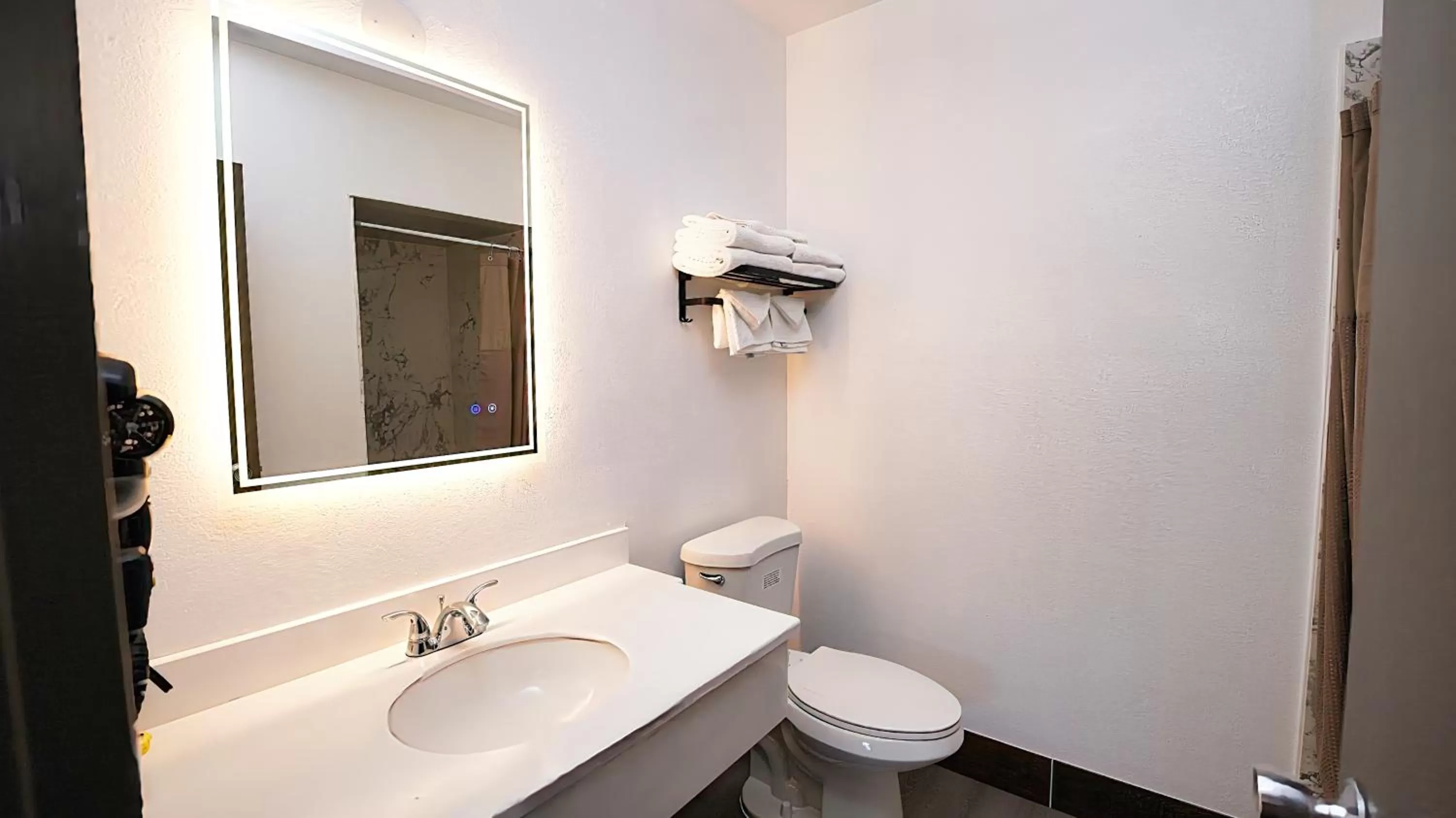 Bathroom in SeaSide Inn & Suites