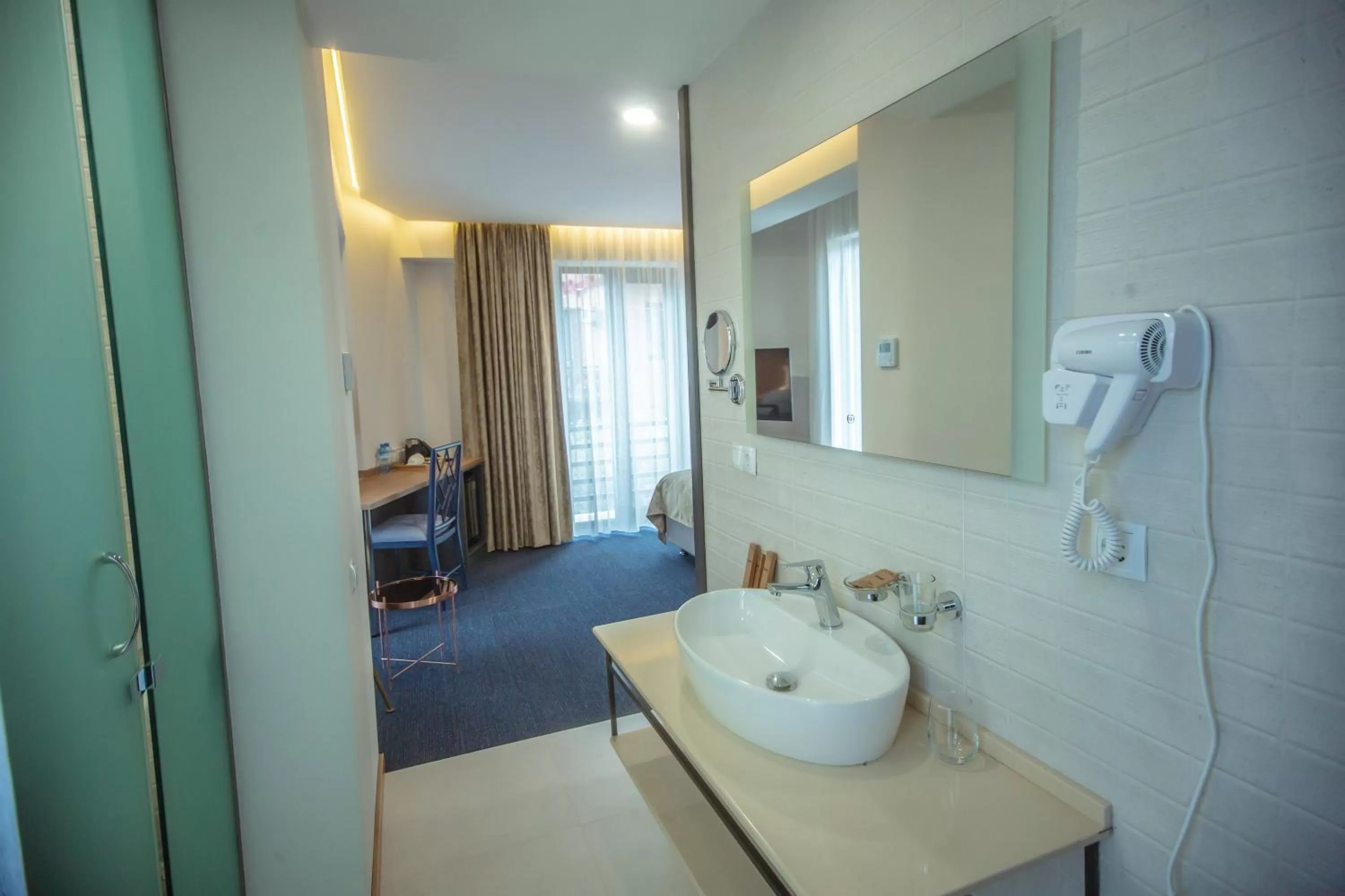 Bed, Bathroom in Hotel Banovani