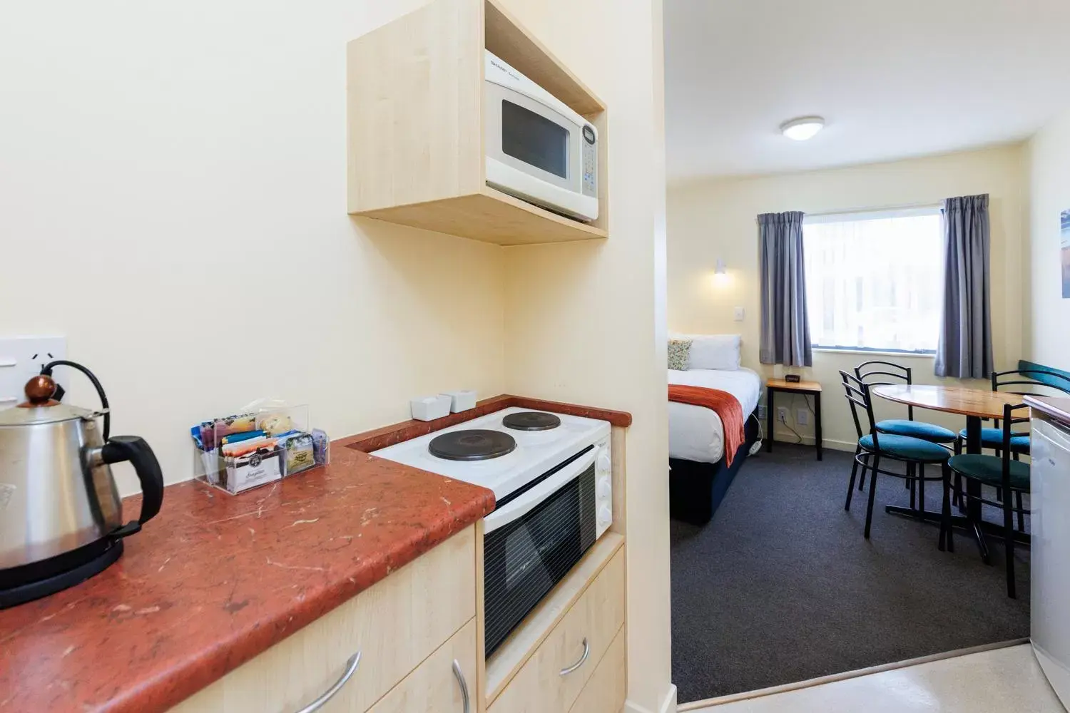 Kitchen or kitchenette, Kitchen/Kitchenette in Bella Vista Motel Palmerston North