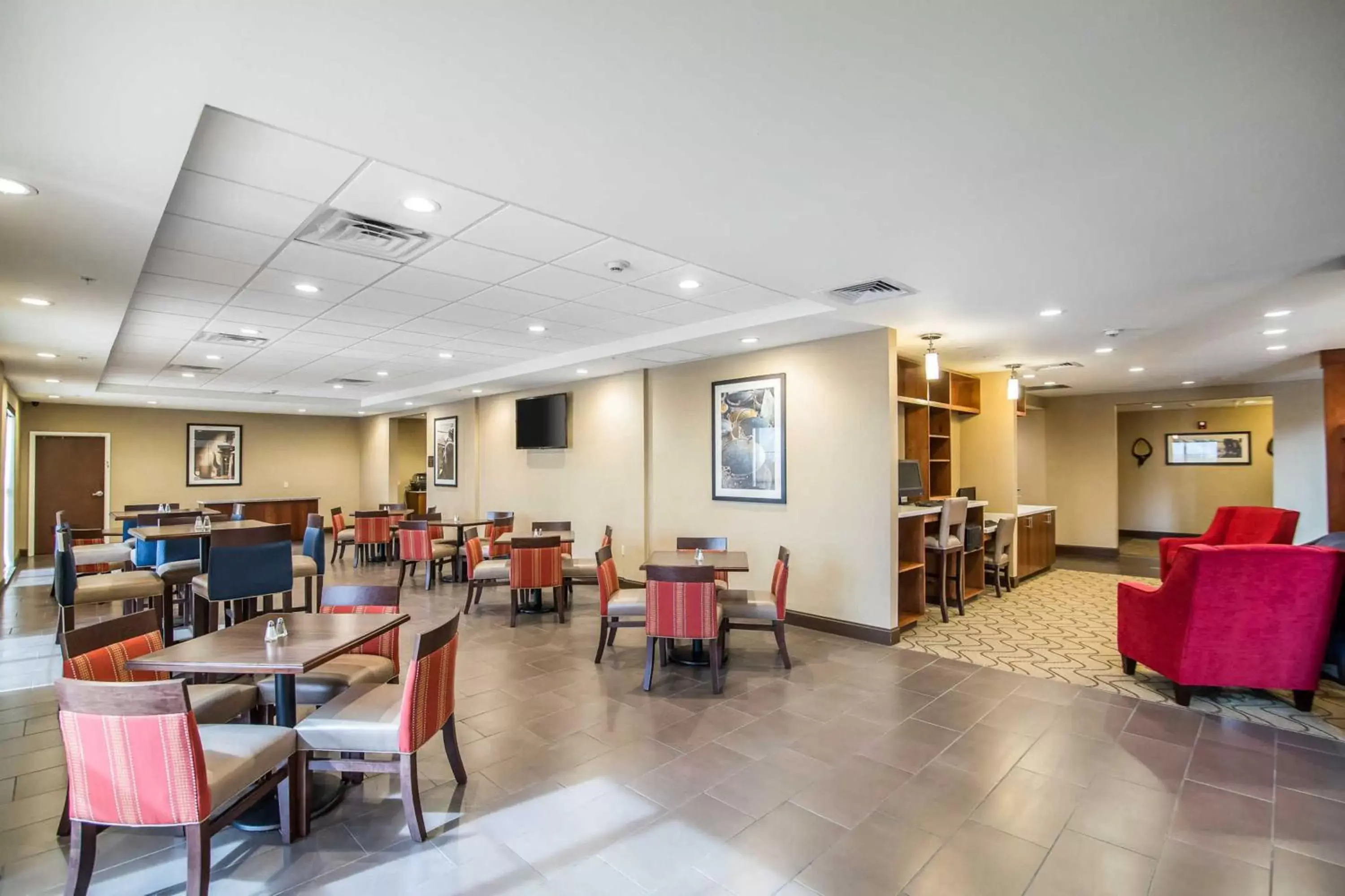Buffet breakfast, Restaurant/Places to Eat in Comfort Suites - Dodge City