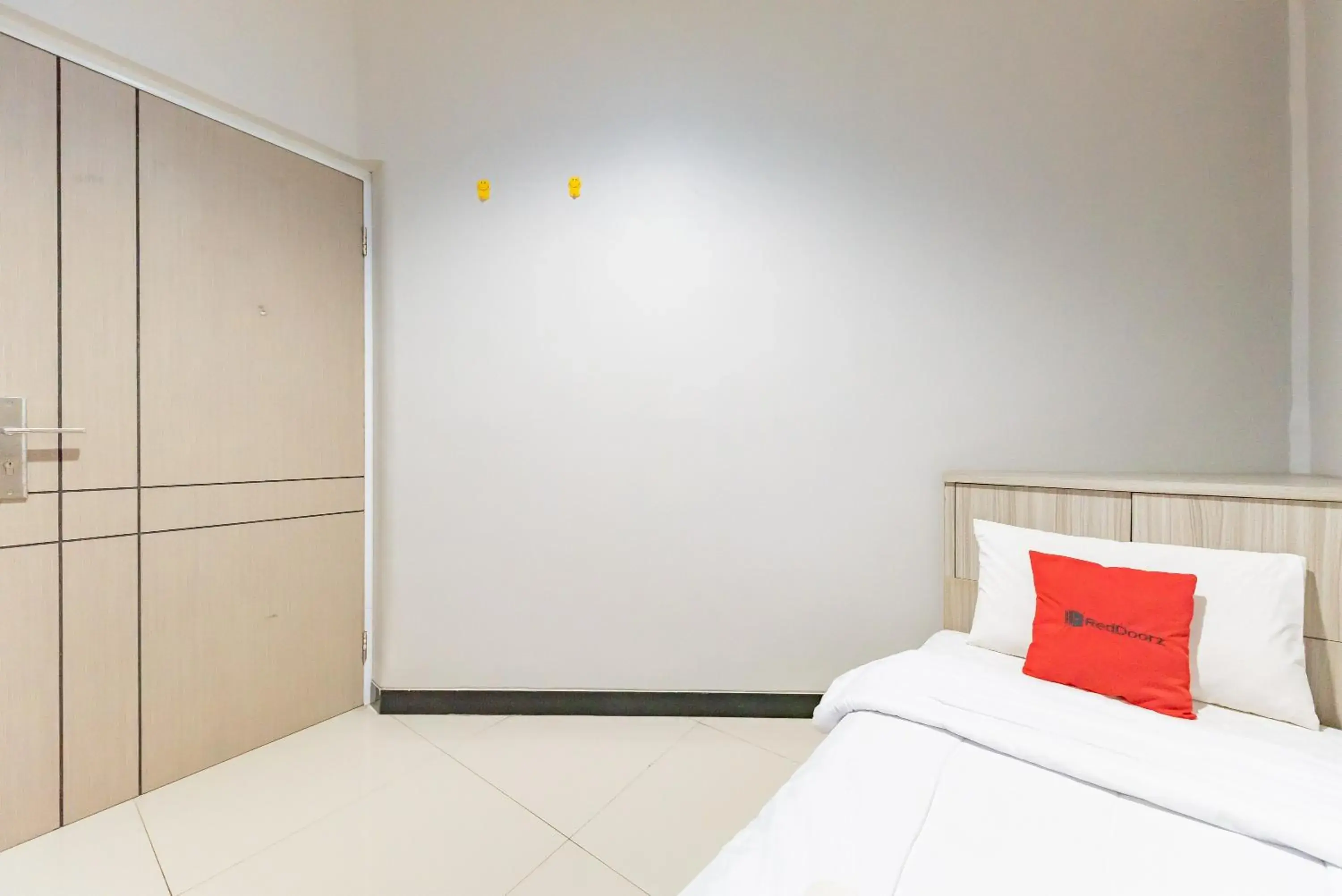 Bed in RedDoorz near Botani Square Mall