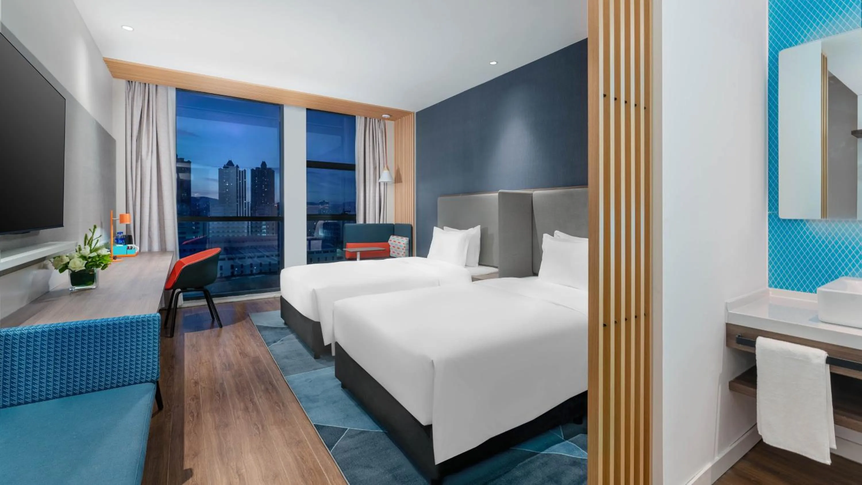 Photo of the whole room, Bed in Holiday Inn Express Kunming Panlong by IHG