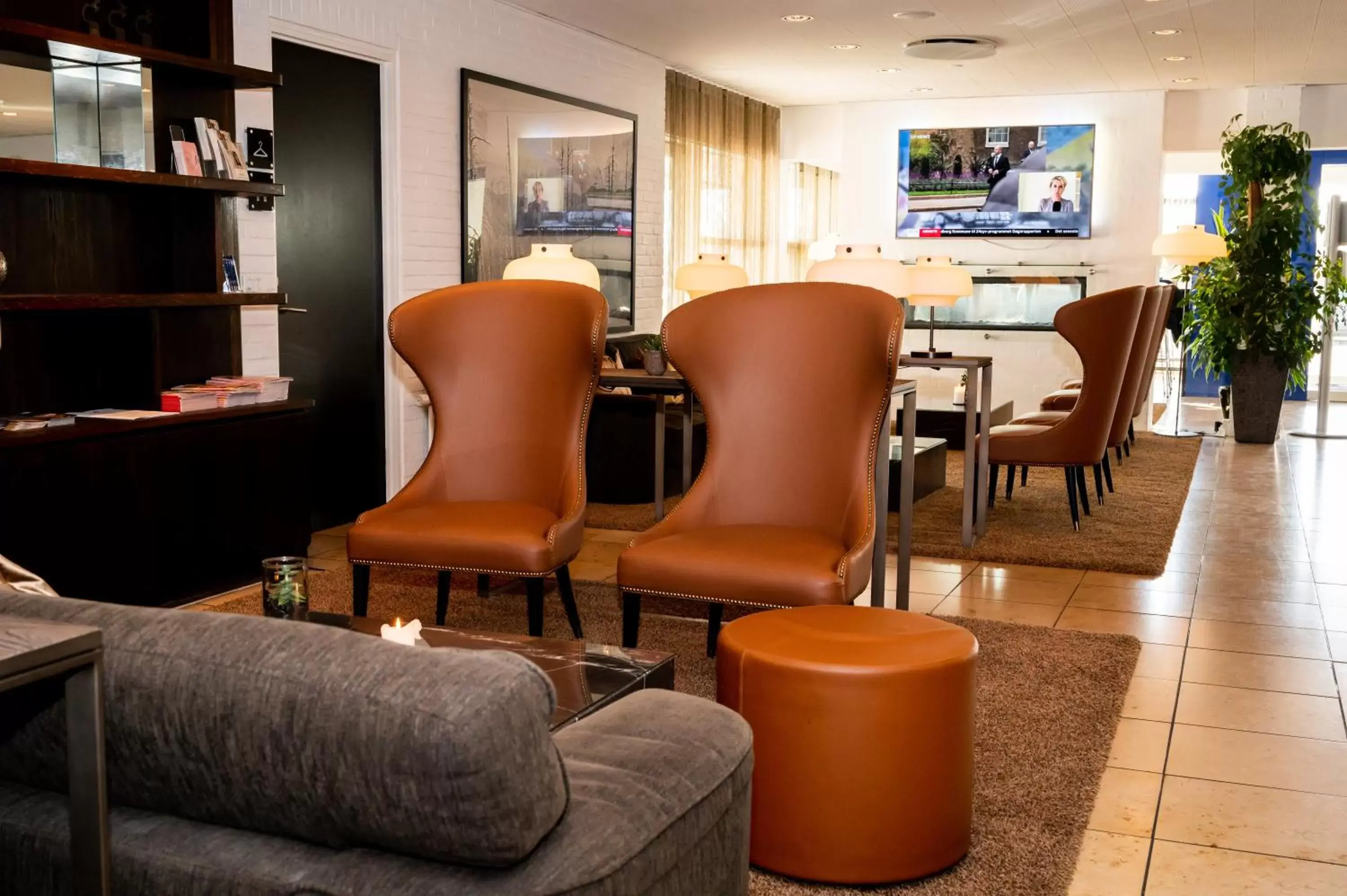 Lobby or reception, Lounge/Bar in Hotel Svanen Billund