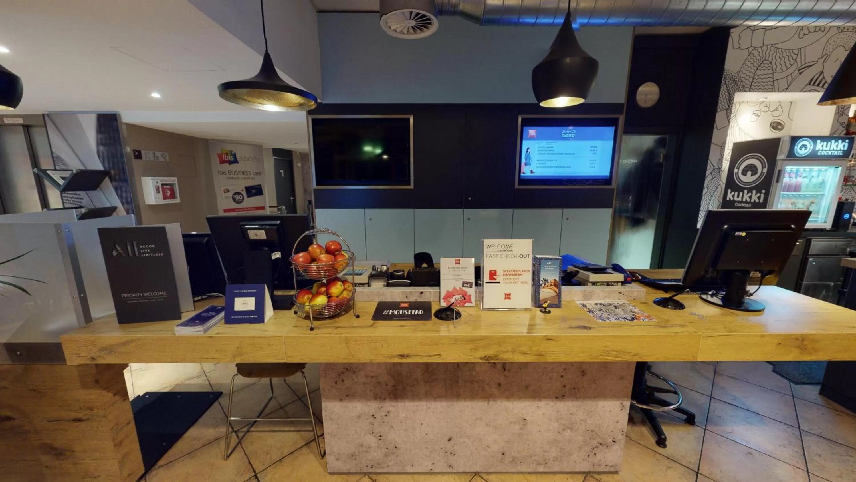 Lobby or reception in ibis Hotel Köln Airport