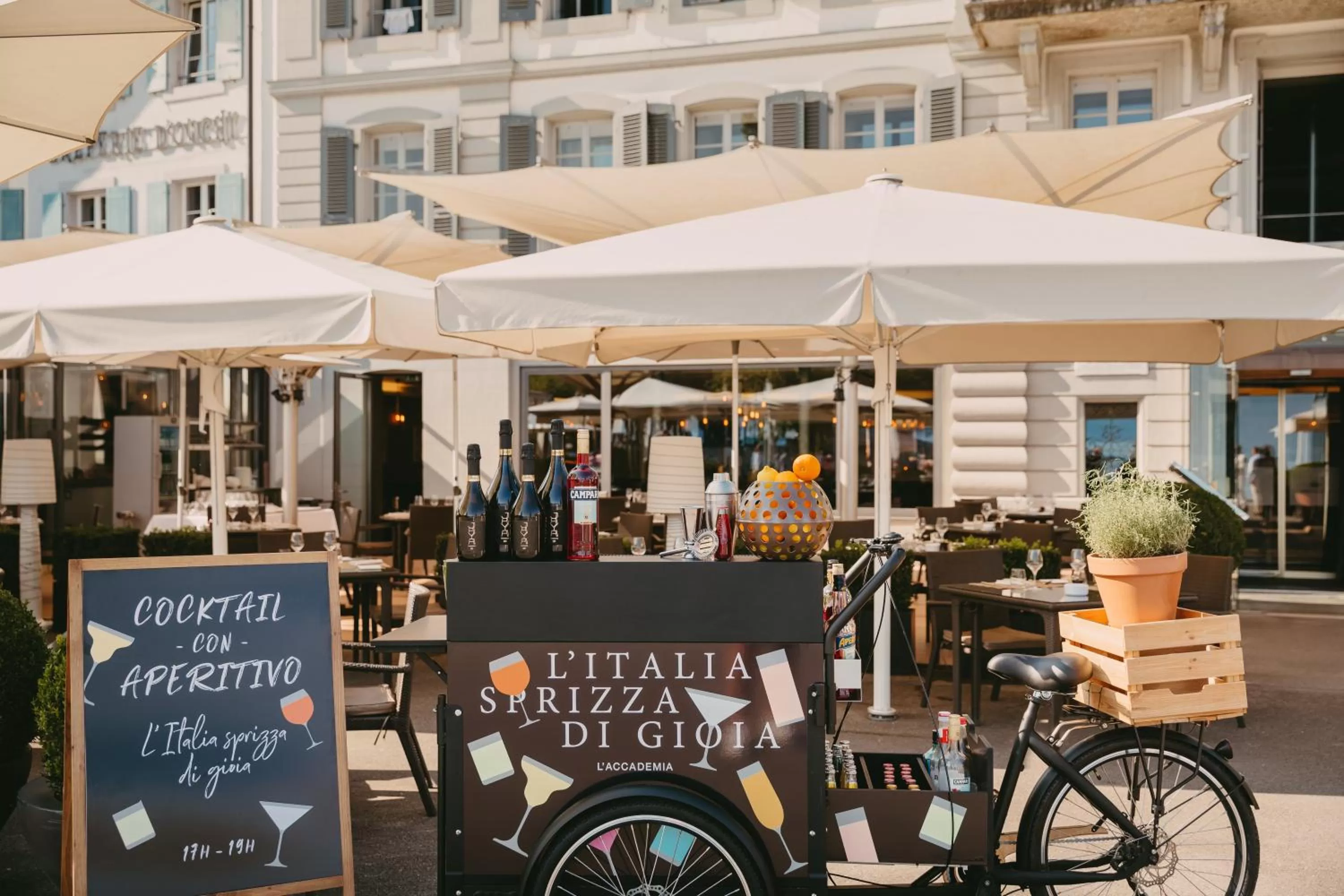 Restaurant/places to eat in Hotel Angleterre