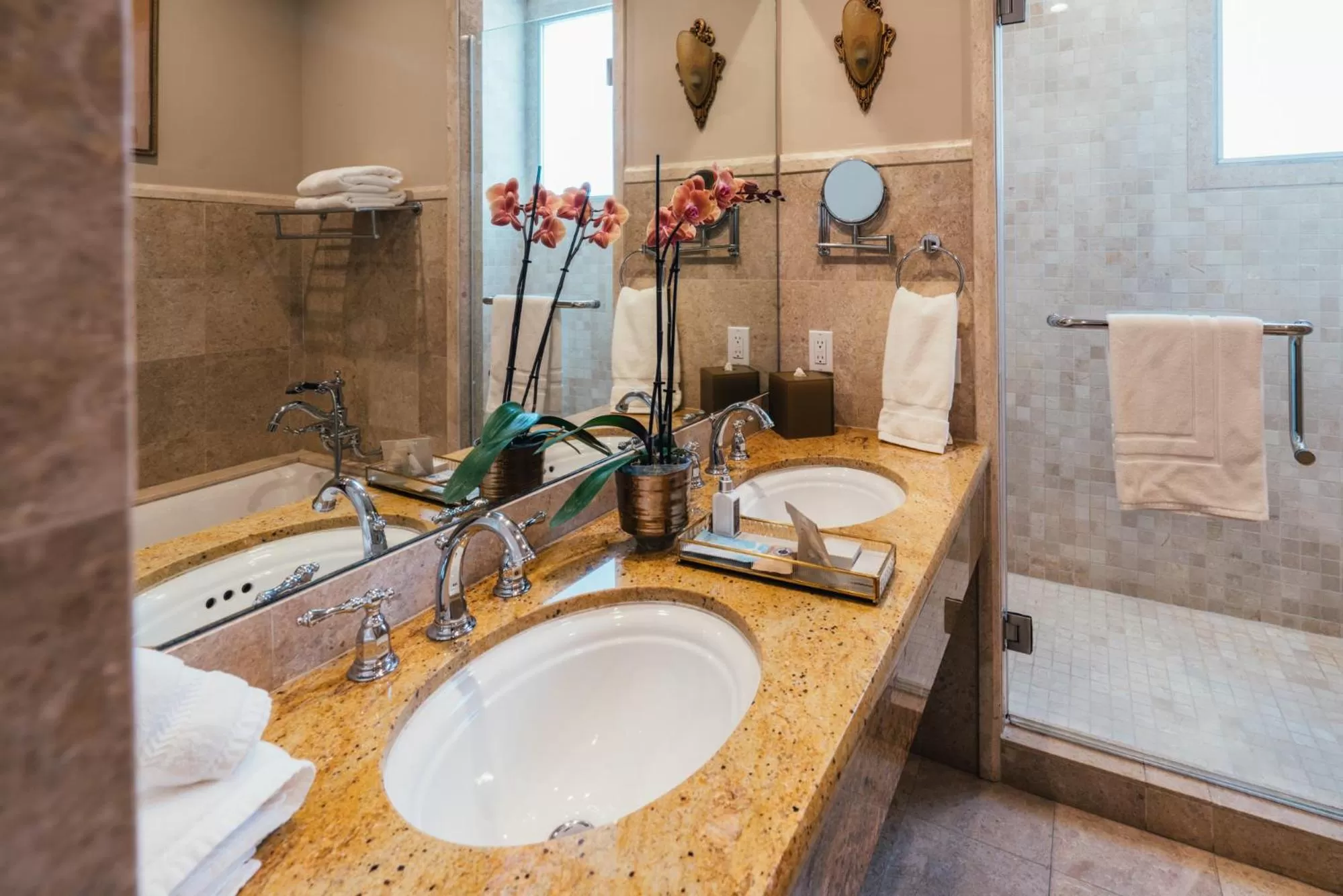 Bathroom in Neighbourgood Sutter Mansion