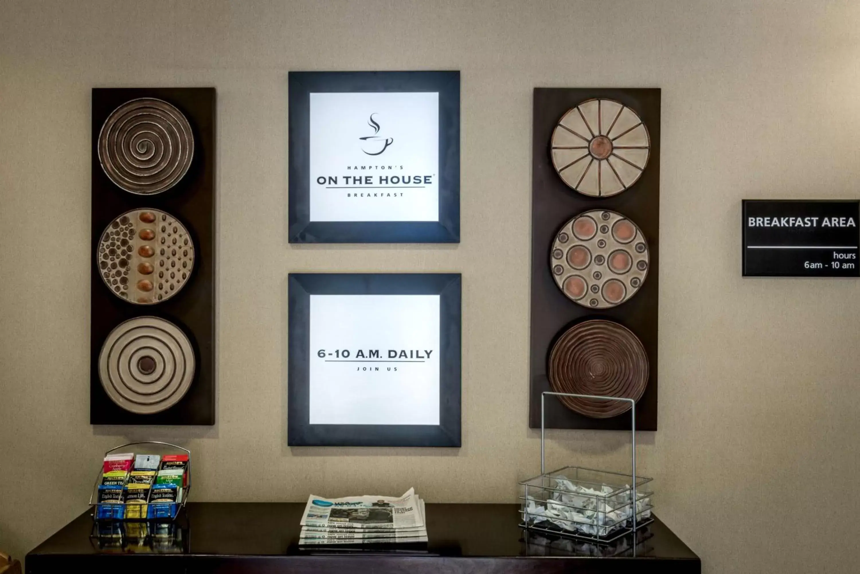 Dining area in Hampton Inn & Suites Montgomery-Downtown