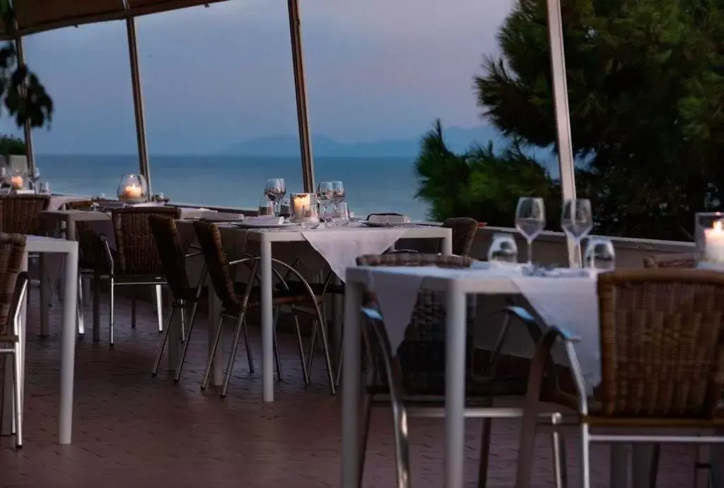 Balcony/Terrace, Restaurant/Places to Eat in Hotel Sinuessa Terme