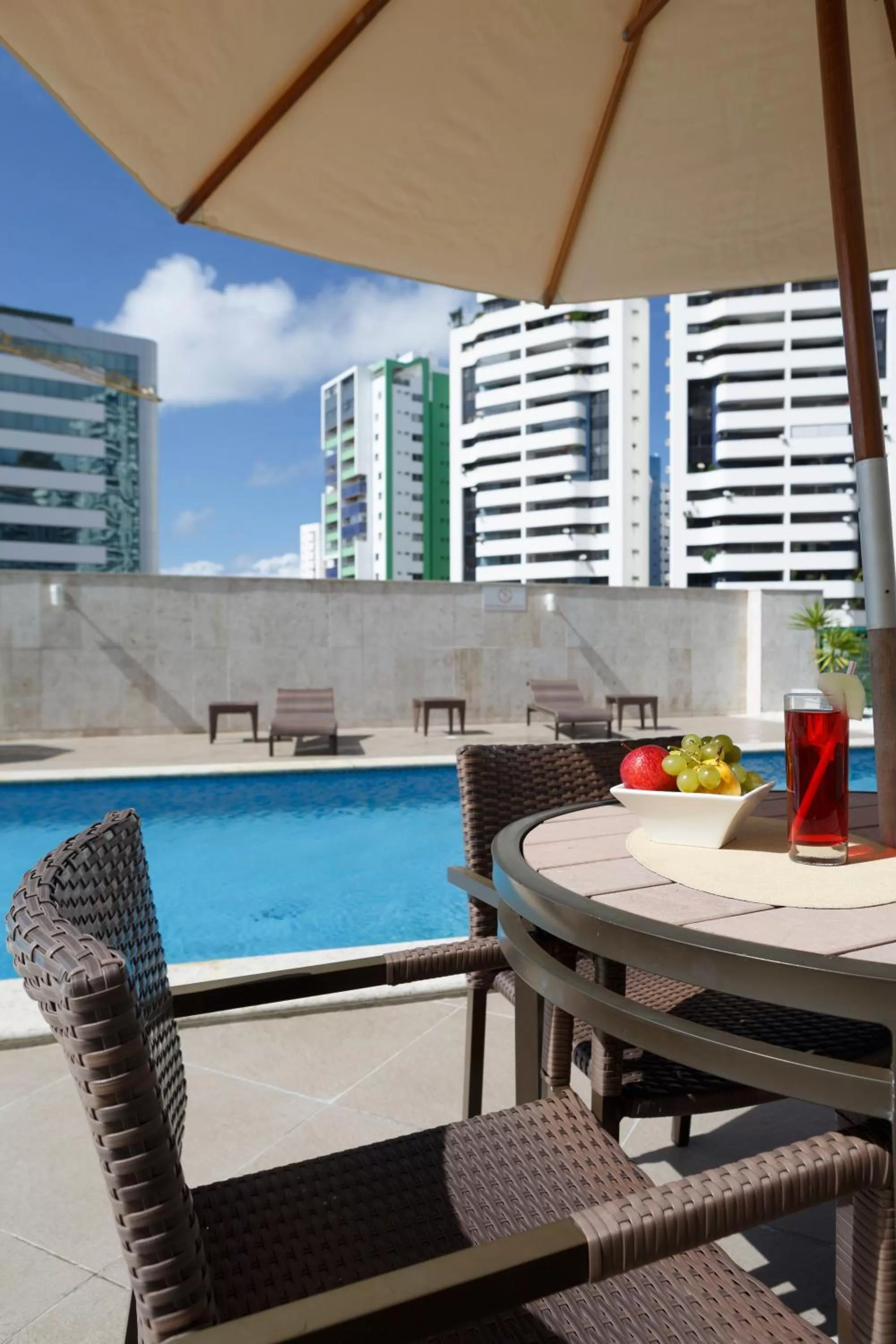 Swimming pool in Mercure Salvador Pituba