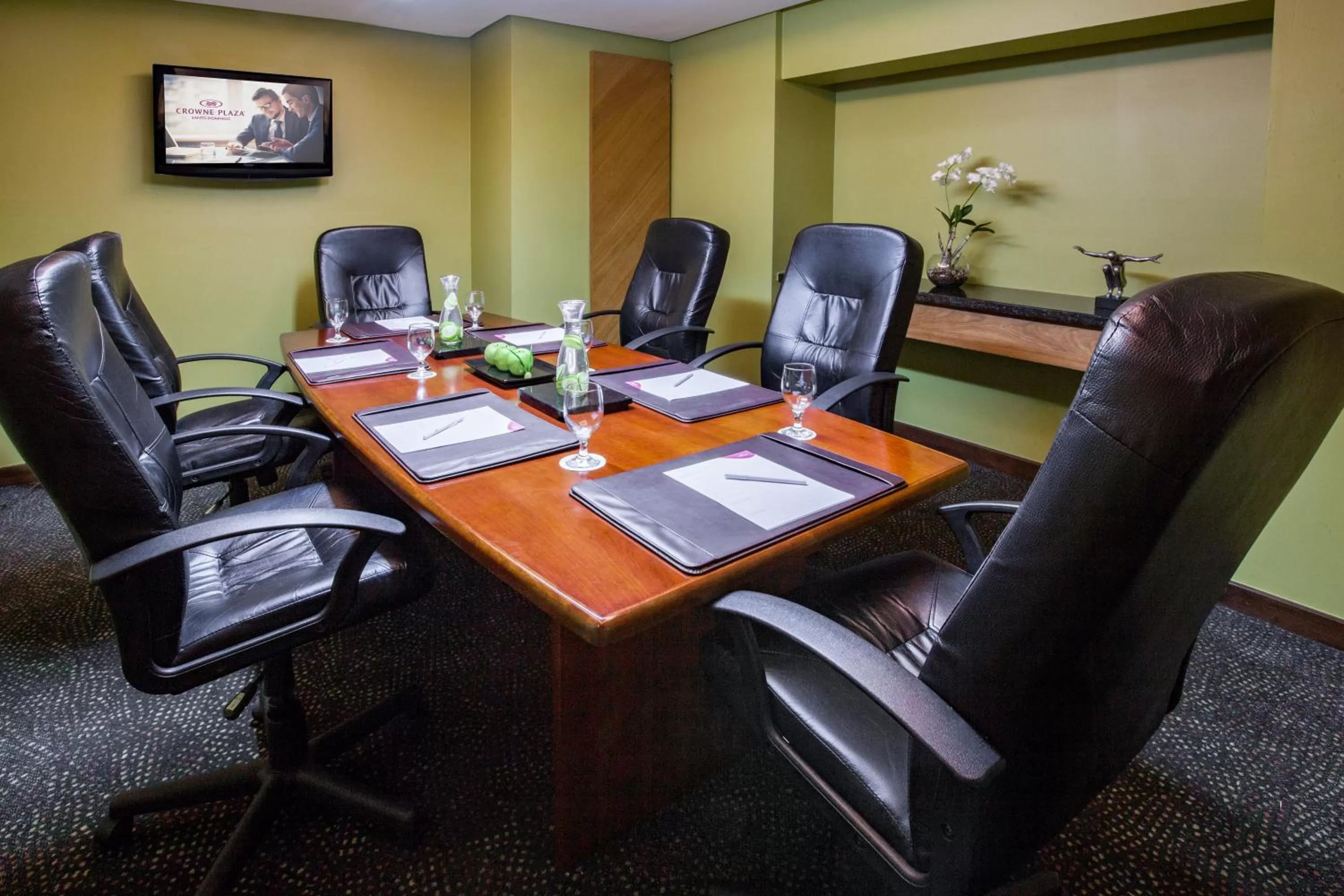 Meeting/conference room in Crowne Plaza Santo Domingo by IHG