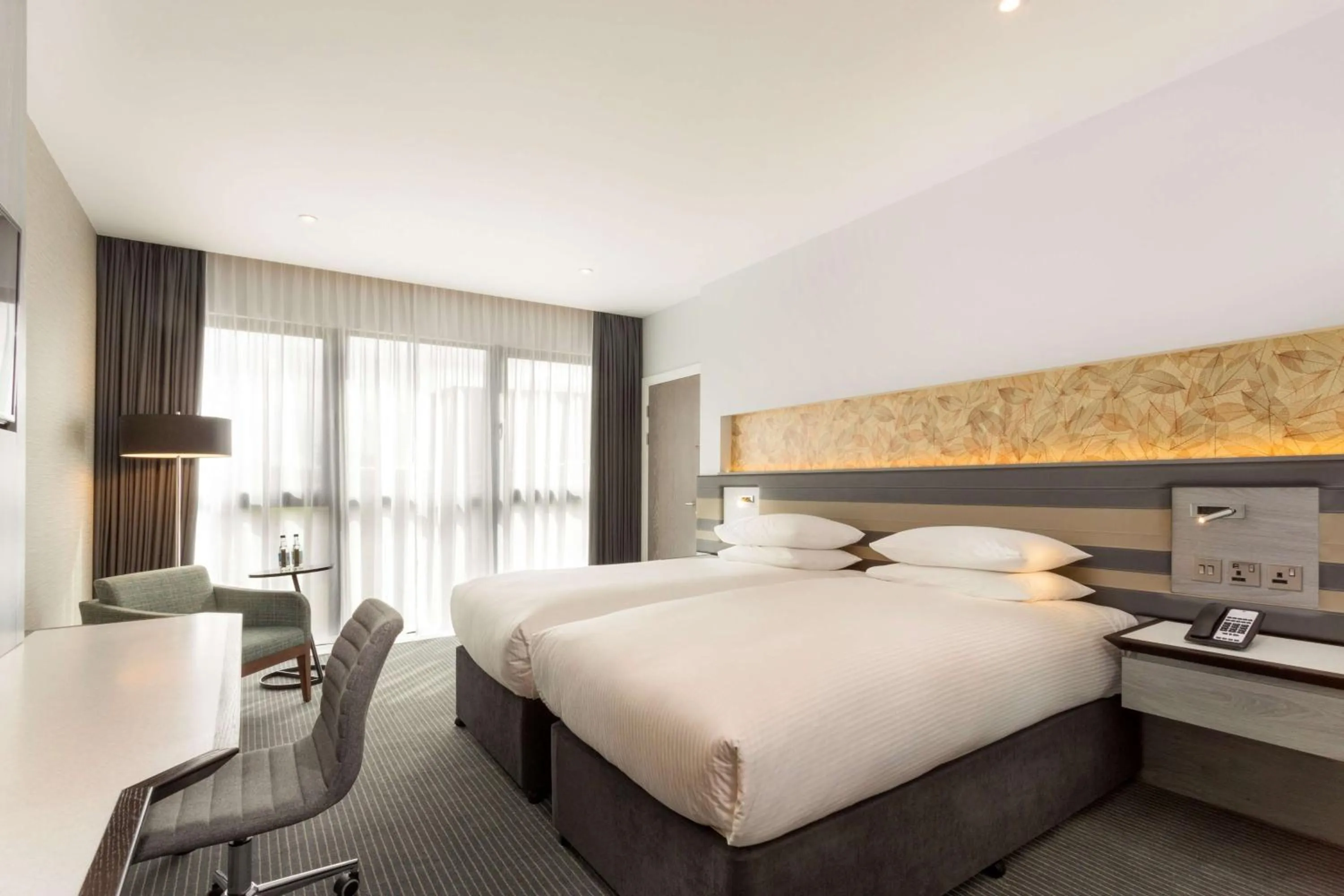 Bedroom, Bed in DoubleTree by Hilton Edinburgh - Queensferry Crossing