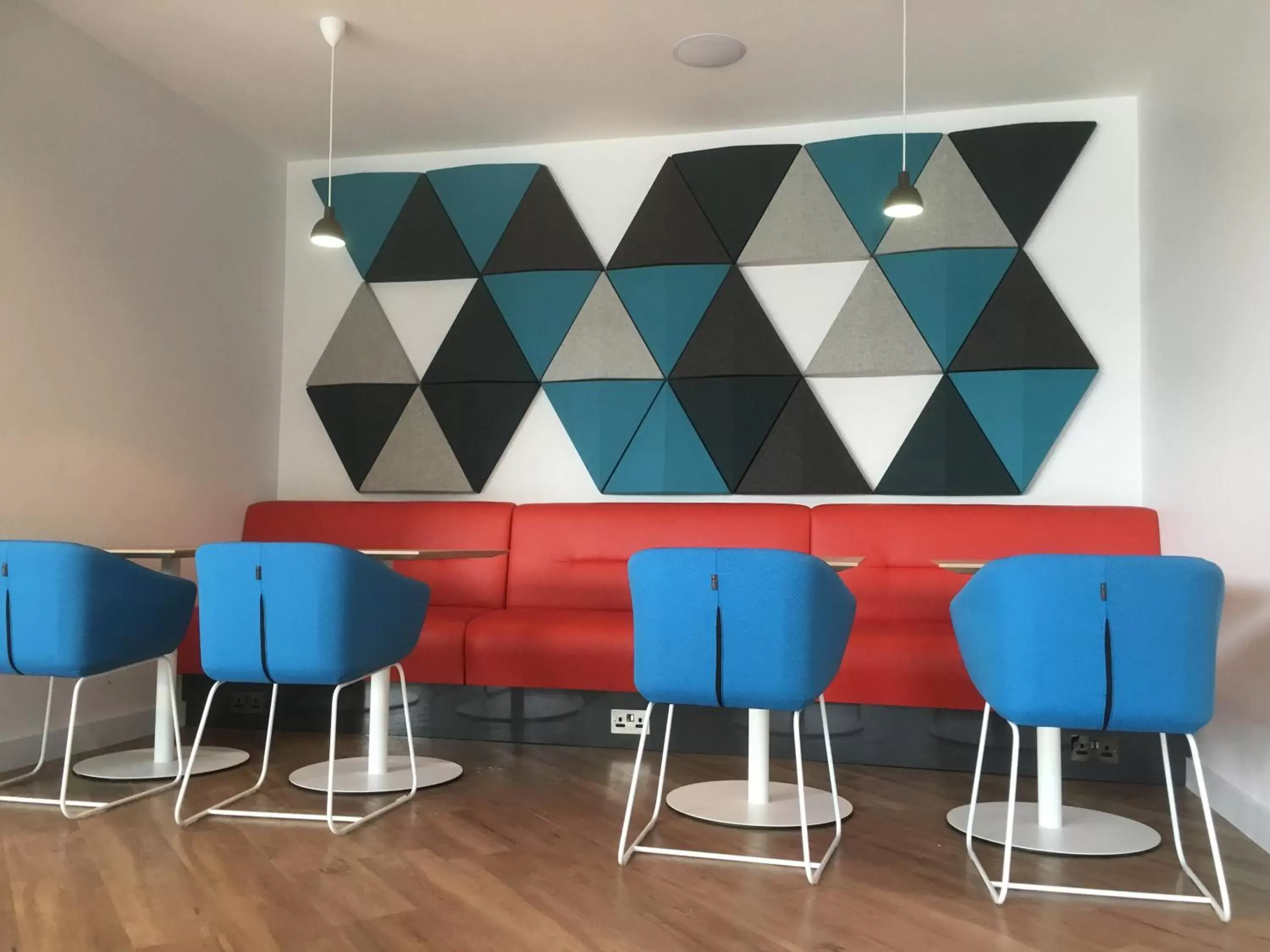 Property building in Holiday Inn Express St. Albans - M25, Jct.22 Property building in Holiday Inn Express St. Albans - M25, Jct.22