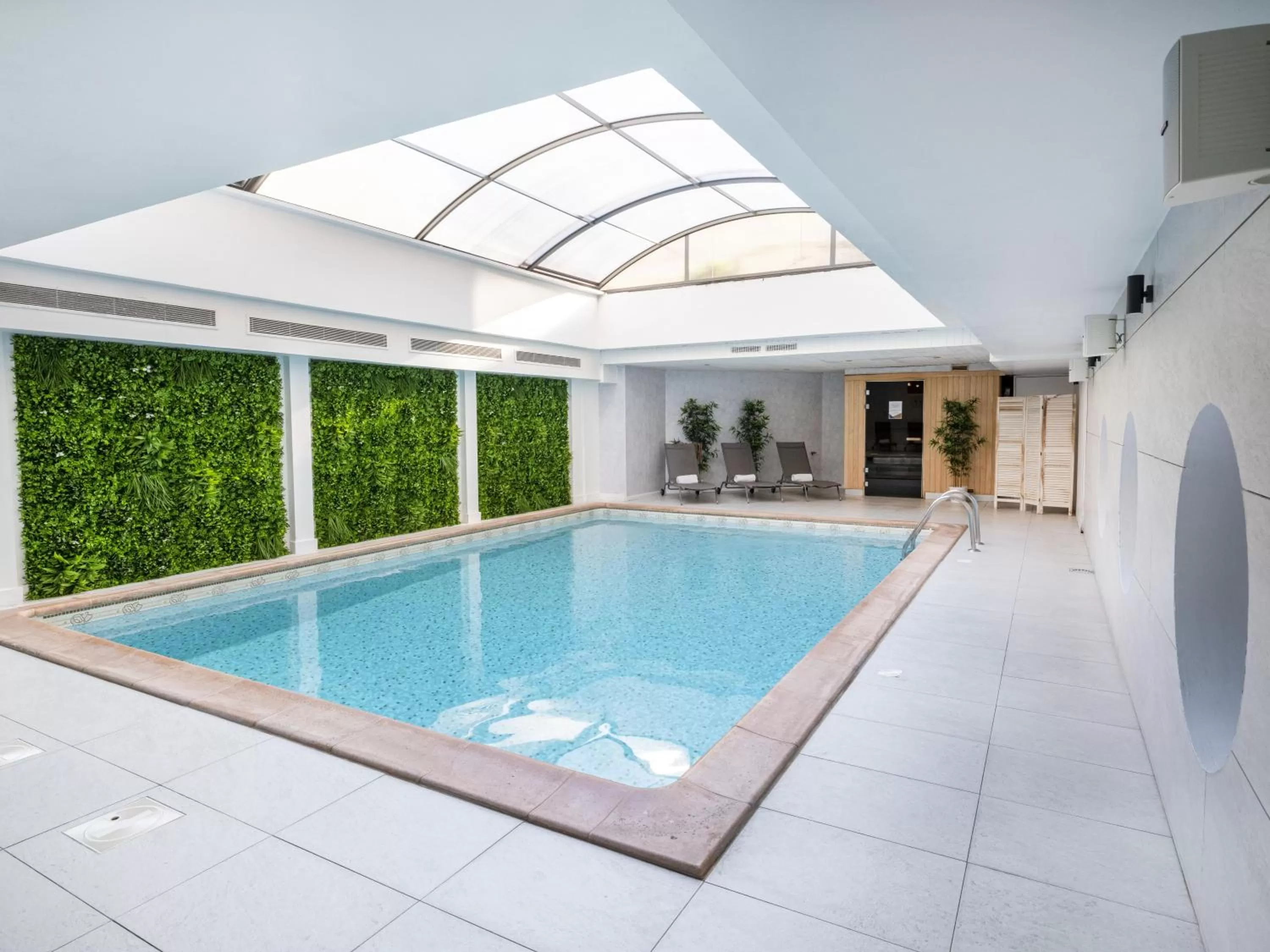 Pool view in Hotel Nice Riviera