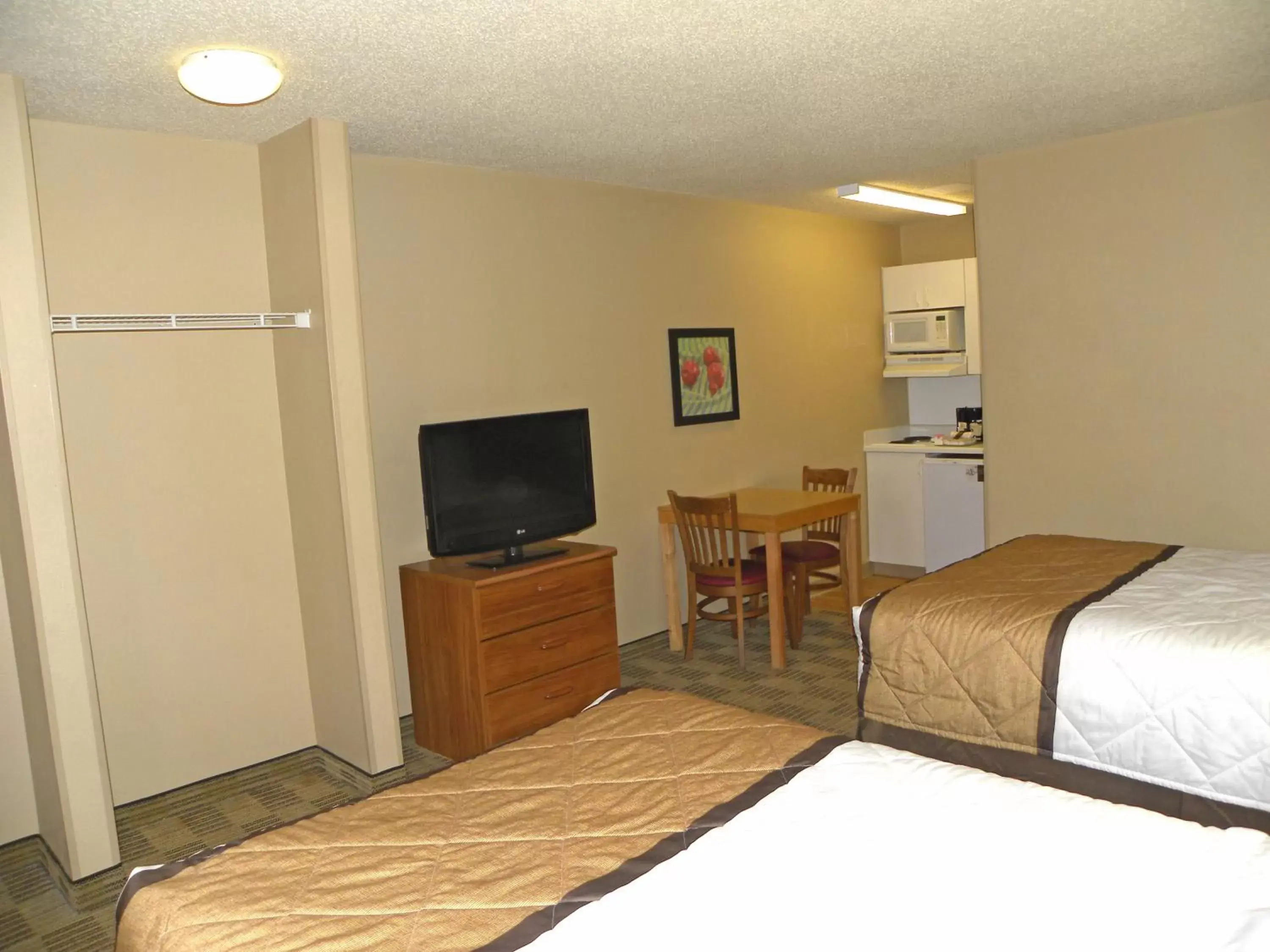 Bed in Extended Stay America Suites - Albuquerque - Airport