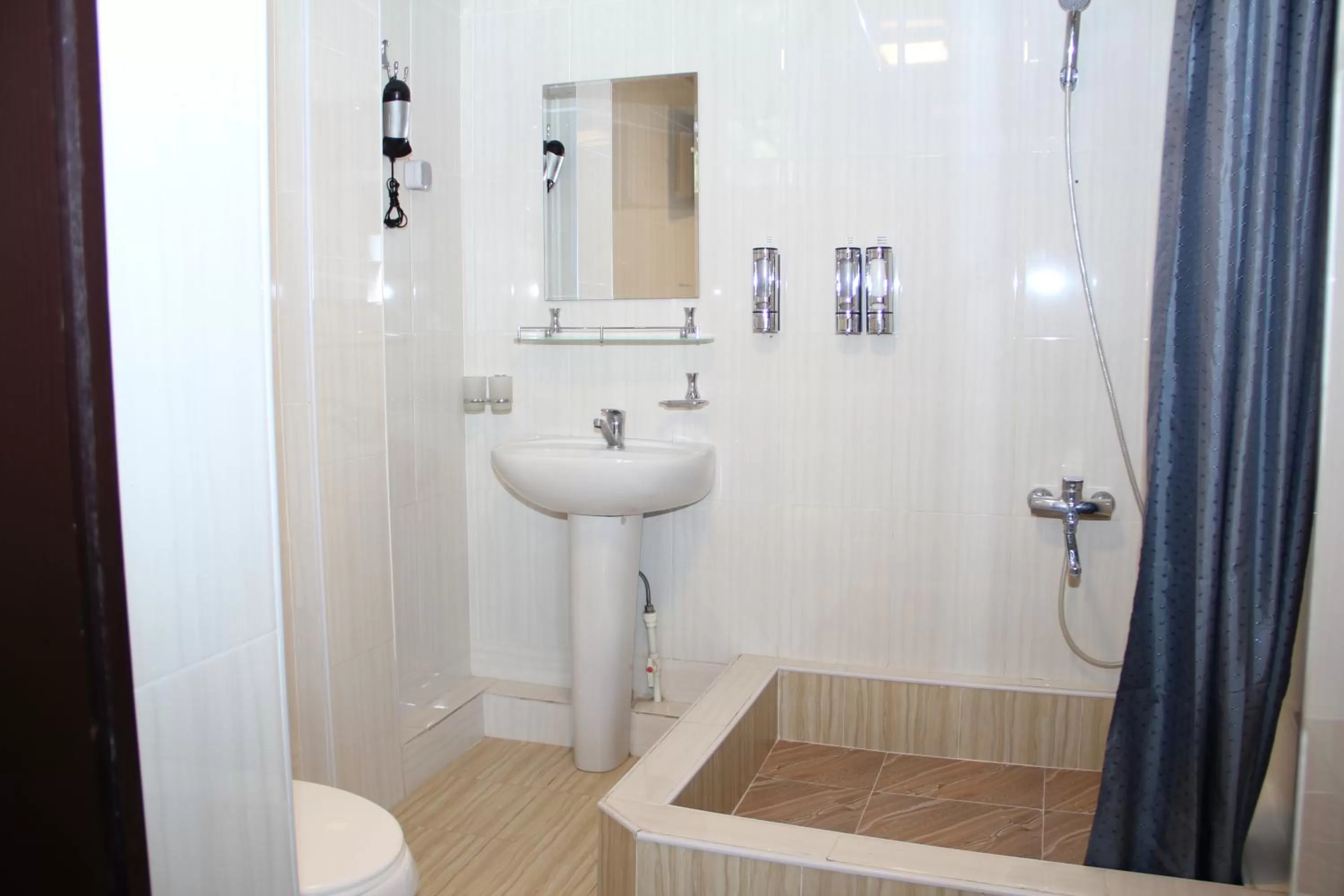 Shower in Anvar's Guests