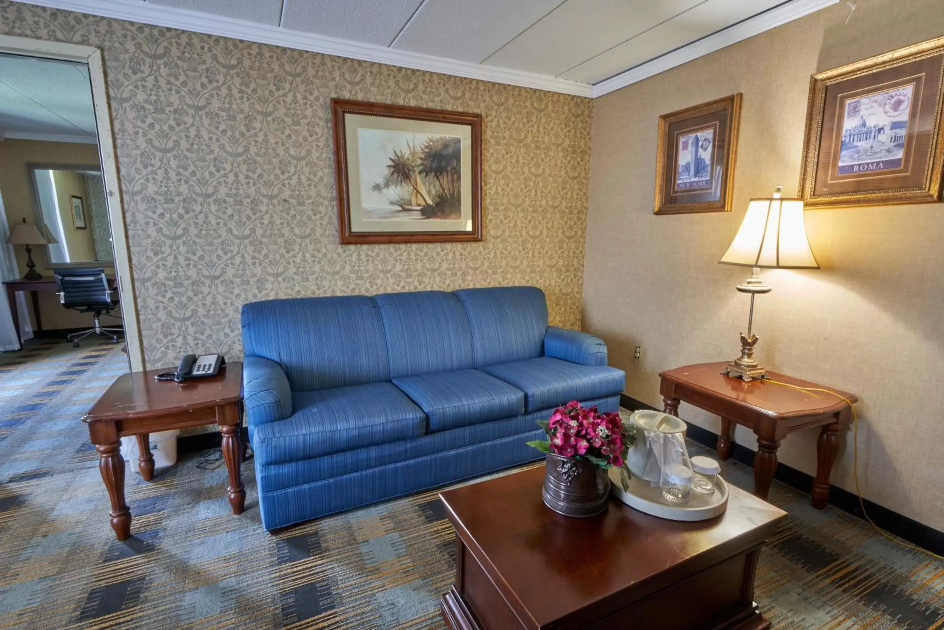 Seating Area in Riverview Inn & Suites