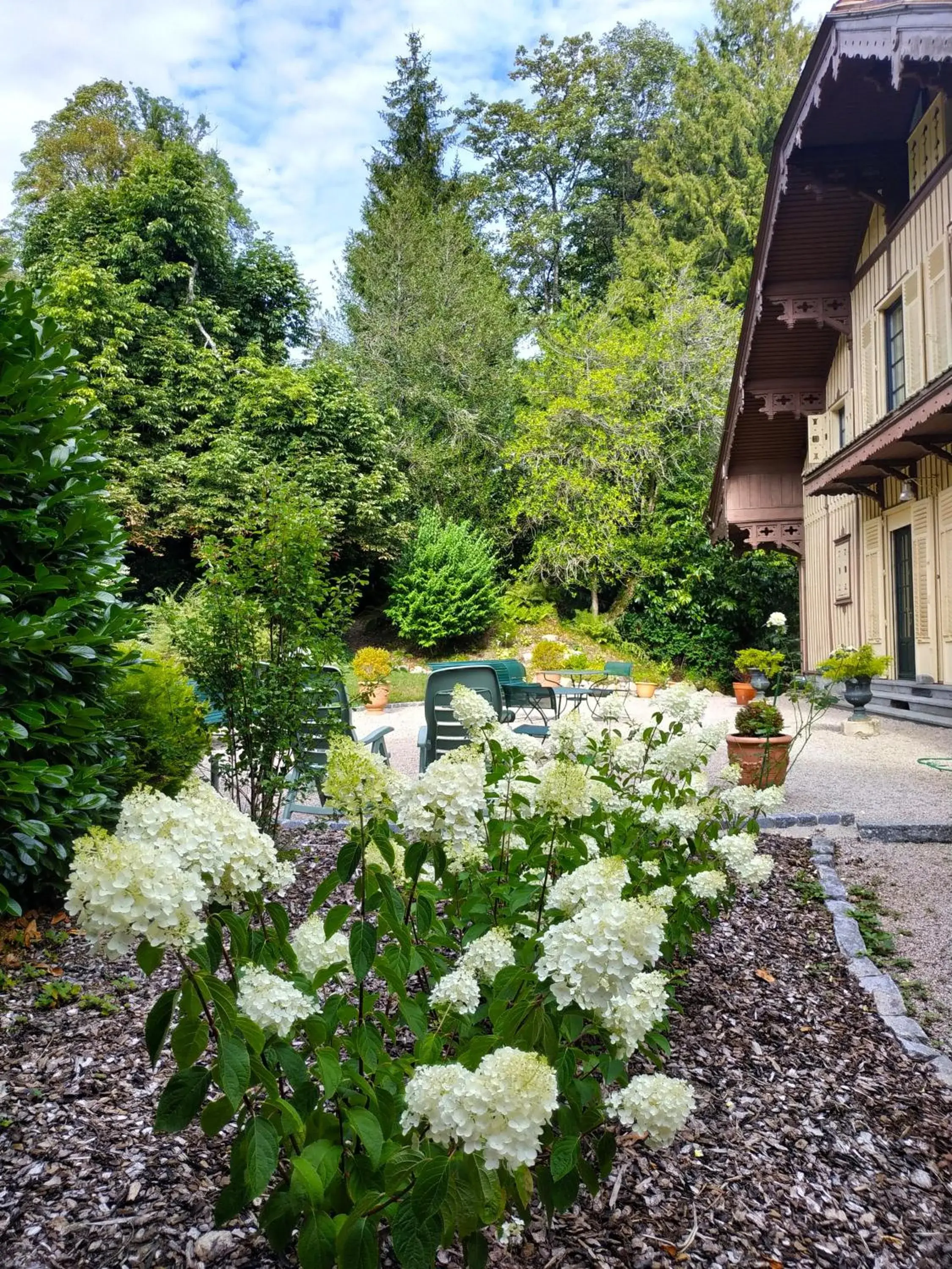 Property building, Garden in Le Manoir Au Lac