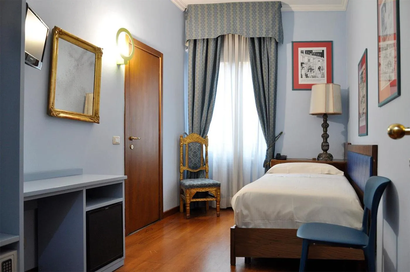 Bed in Hotel San Guido