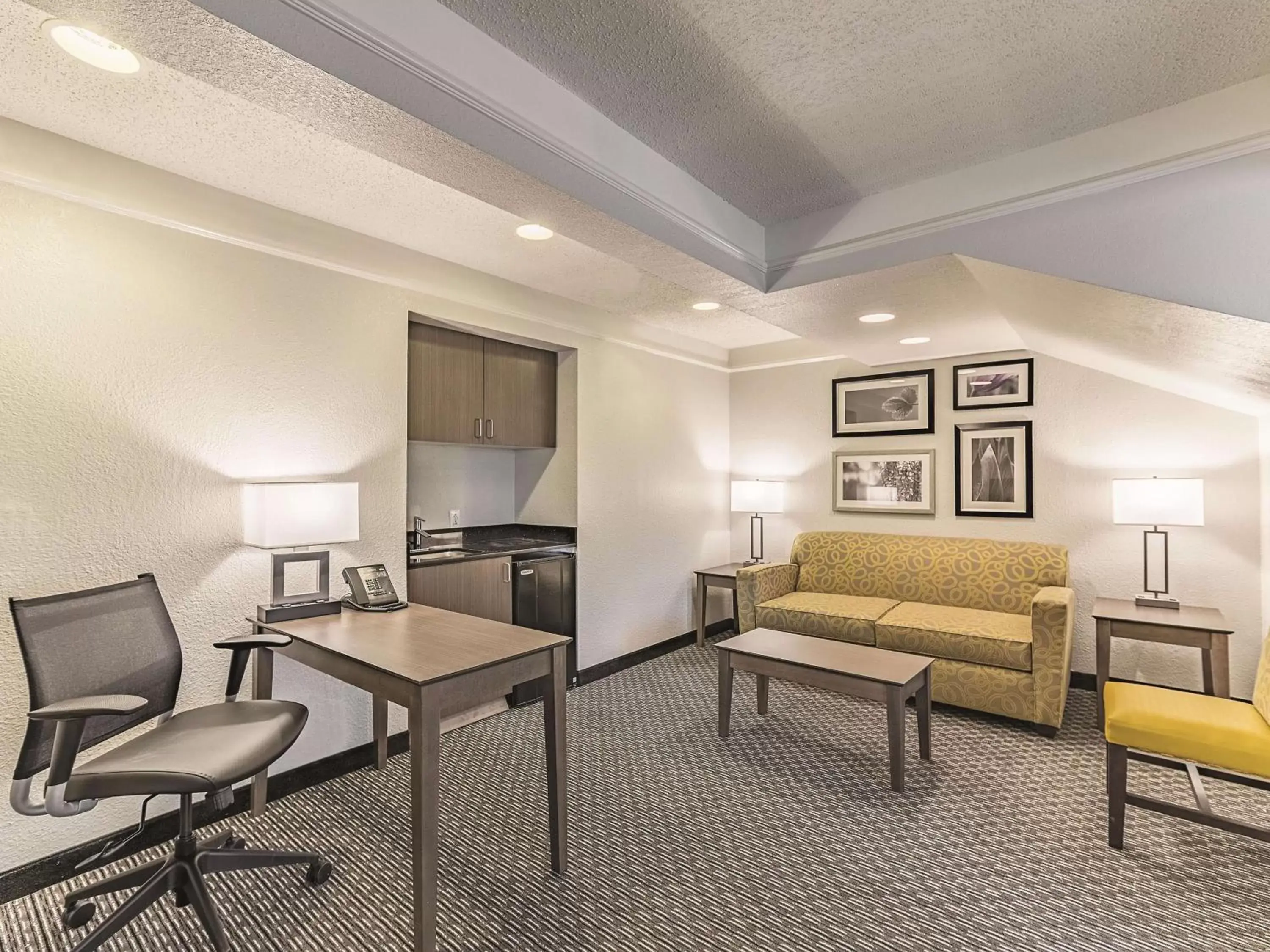 Photo of the whole room, Seating Area in La Quinta by Wyndham Austin at The Domain