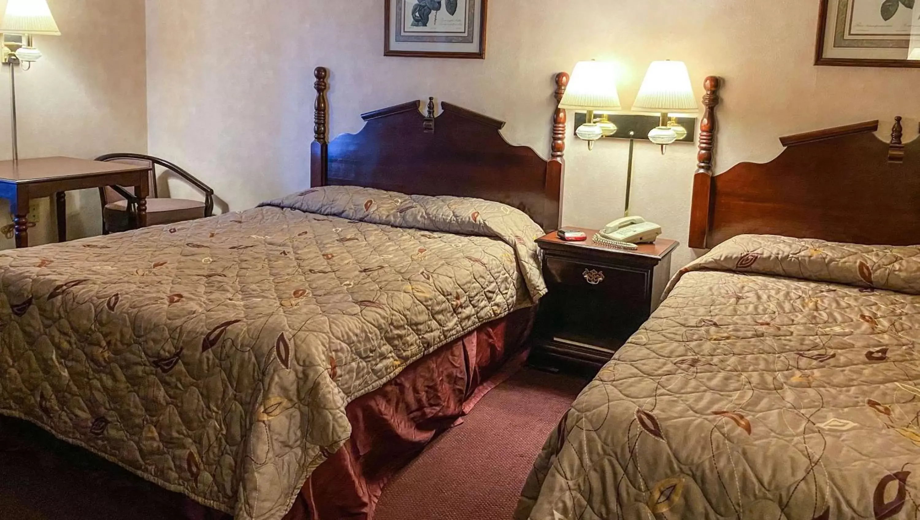 Photo of the whole room, Bed in Voyageur Inn and Conference Center